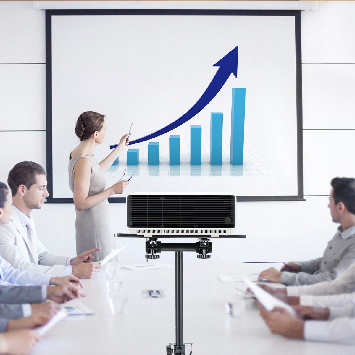 Suporte de Tripé para Projetor – Altura ajustável 70 cm a 118,5 cm – Preto – Metal