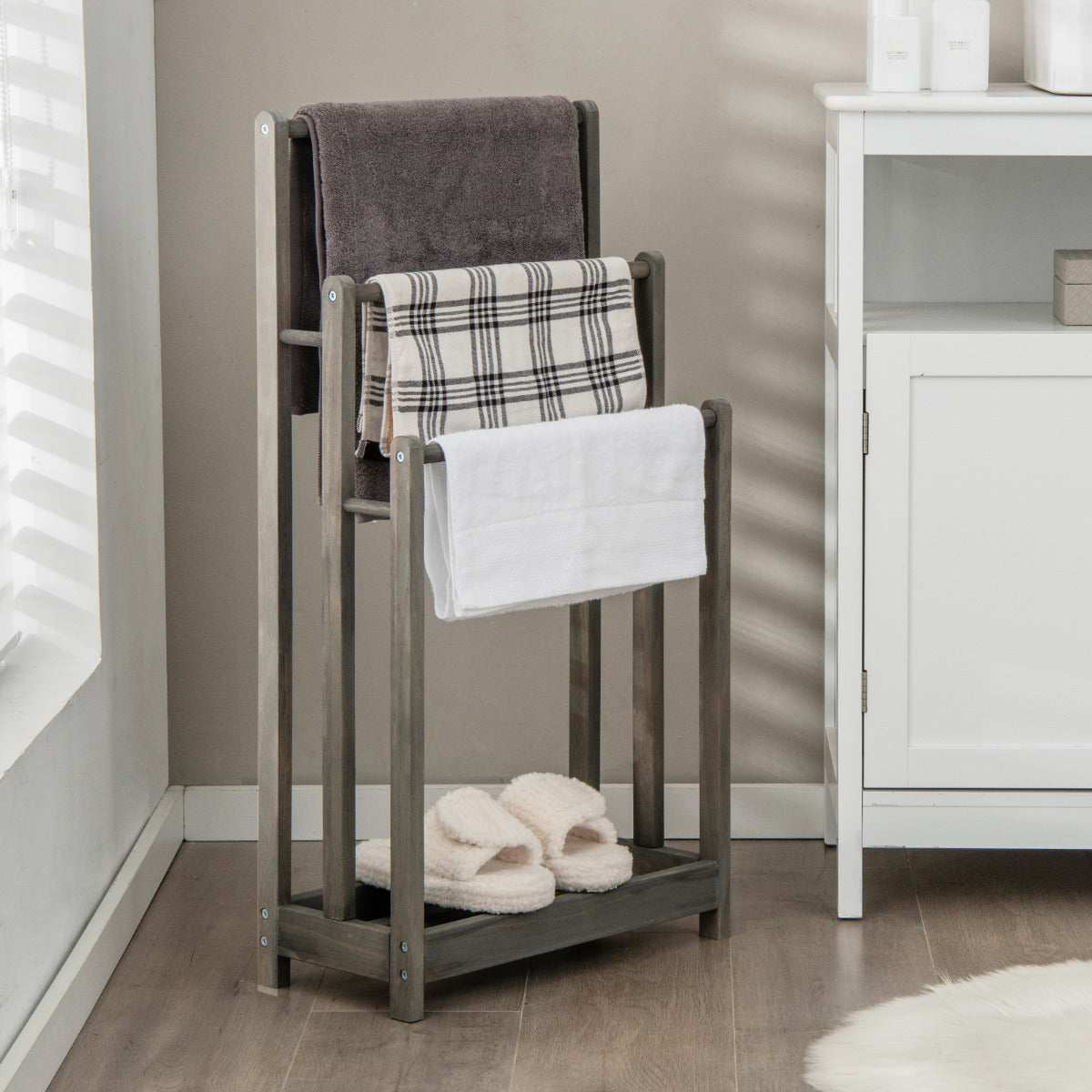 Toalheiro de Pé de Madeira – 45 x 22 x 86 cm – Cinzento – Madeira de Abeto