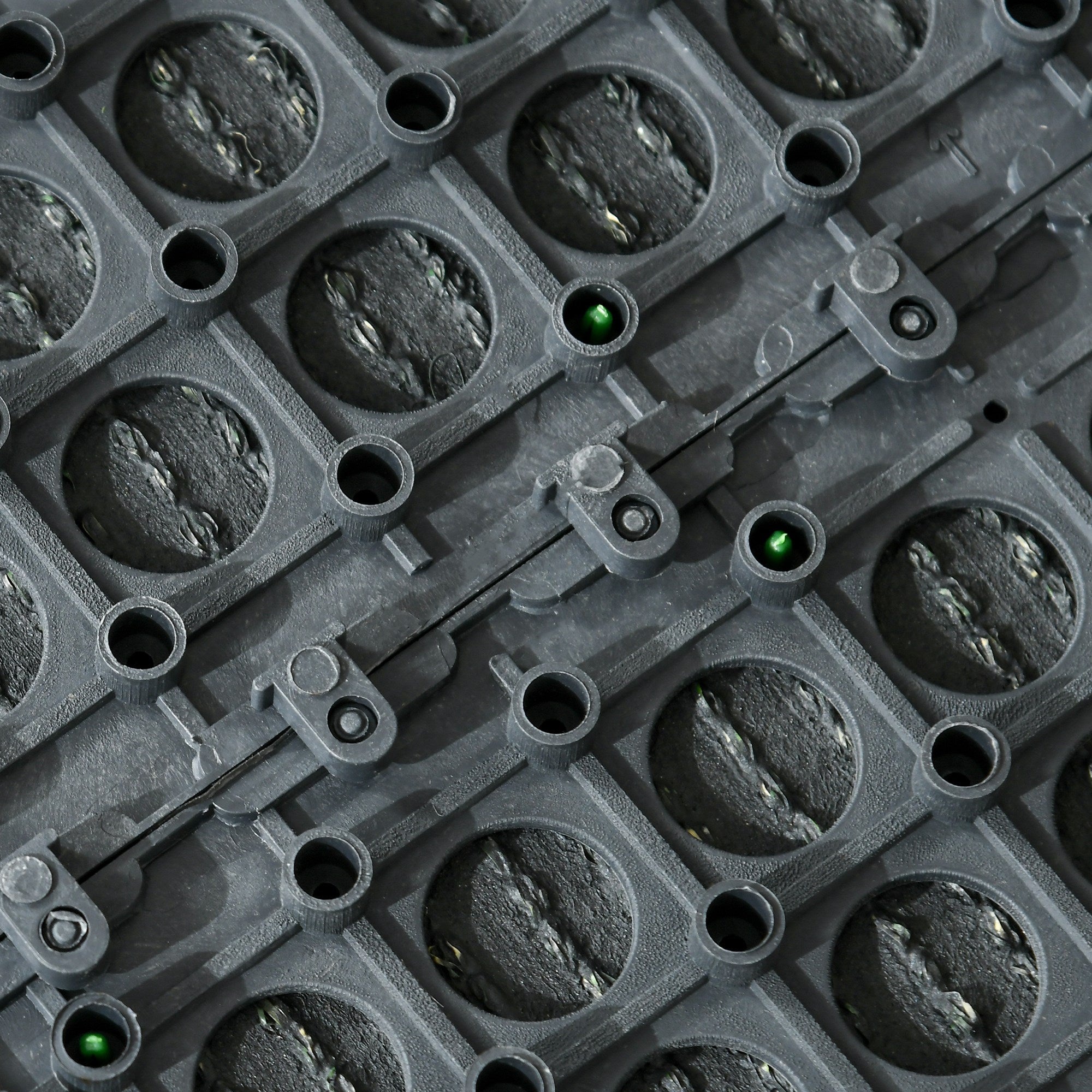 Relva Artificial – 30x30x3,5 cm – Verde – PP e PE