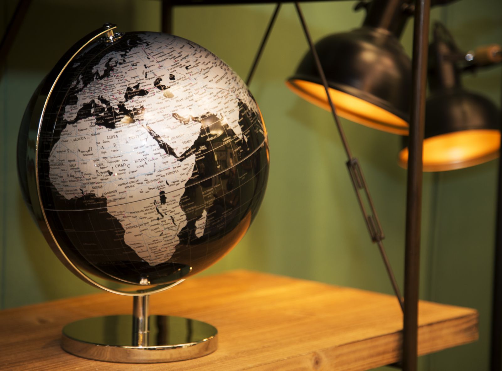 Globo Decorativo INDUSTRIAL – Preto/Prata