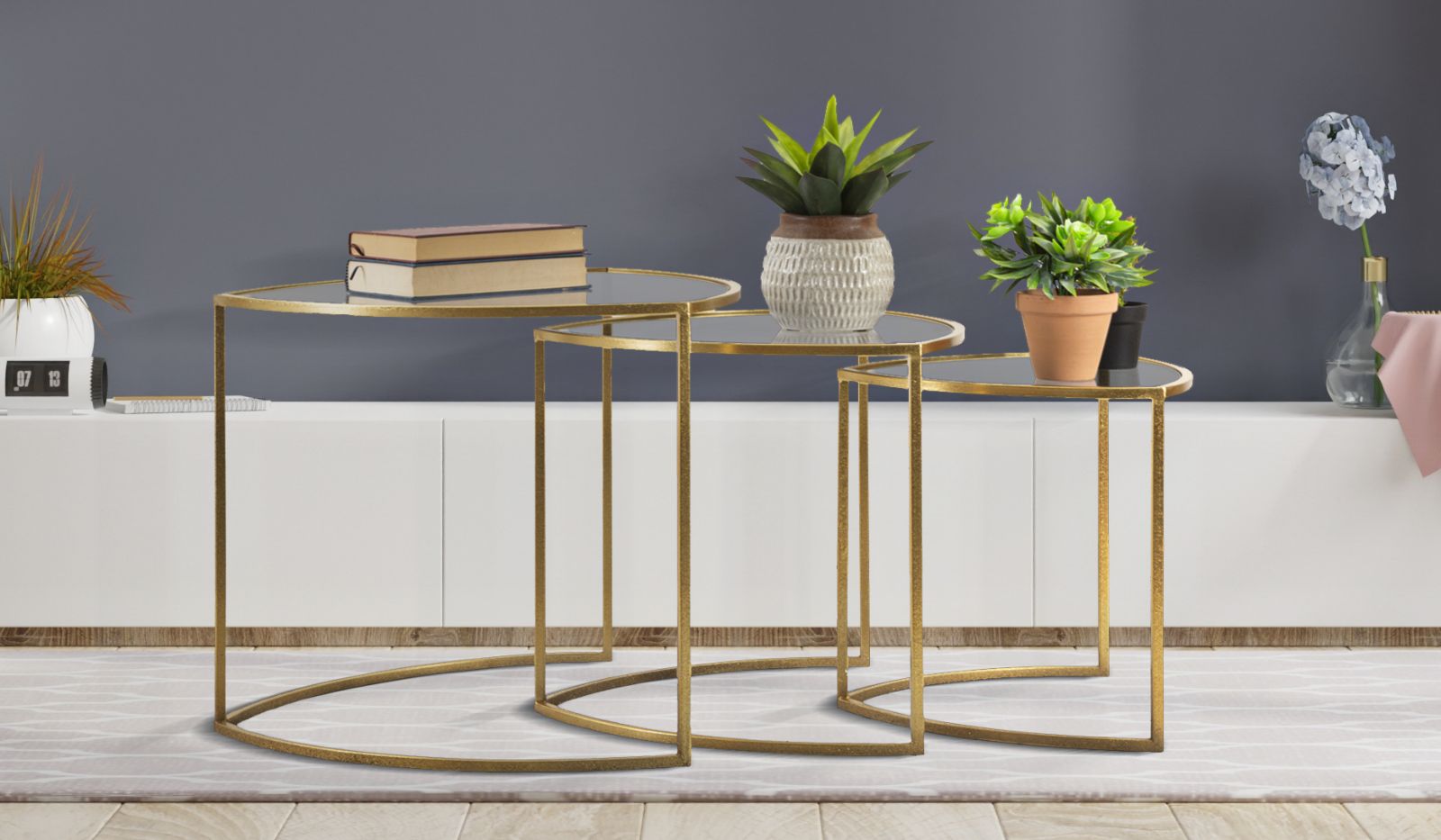 Conjunto de Mesas de Café Triangulares GLAM – Dourado