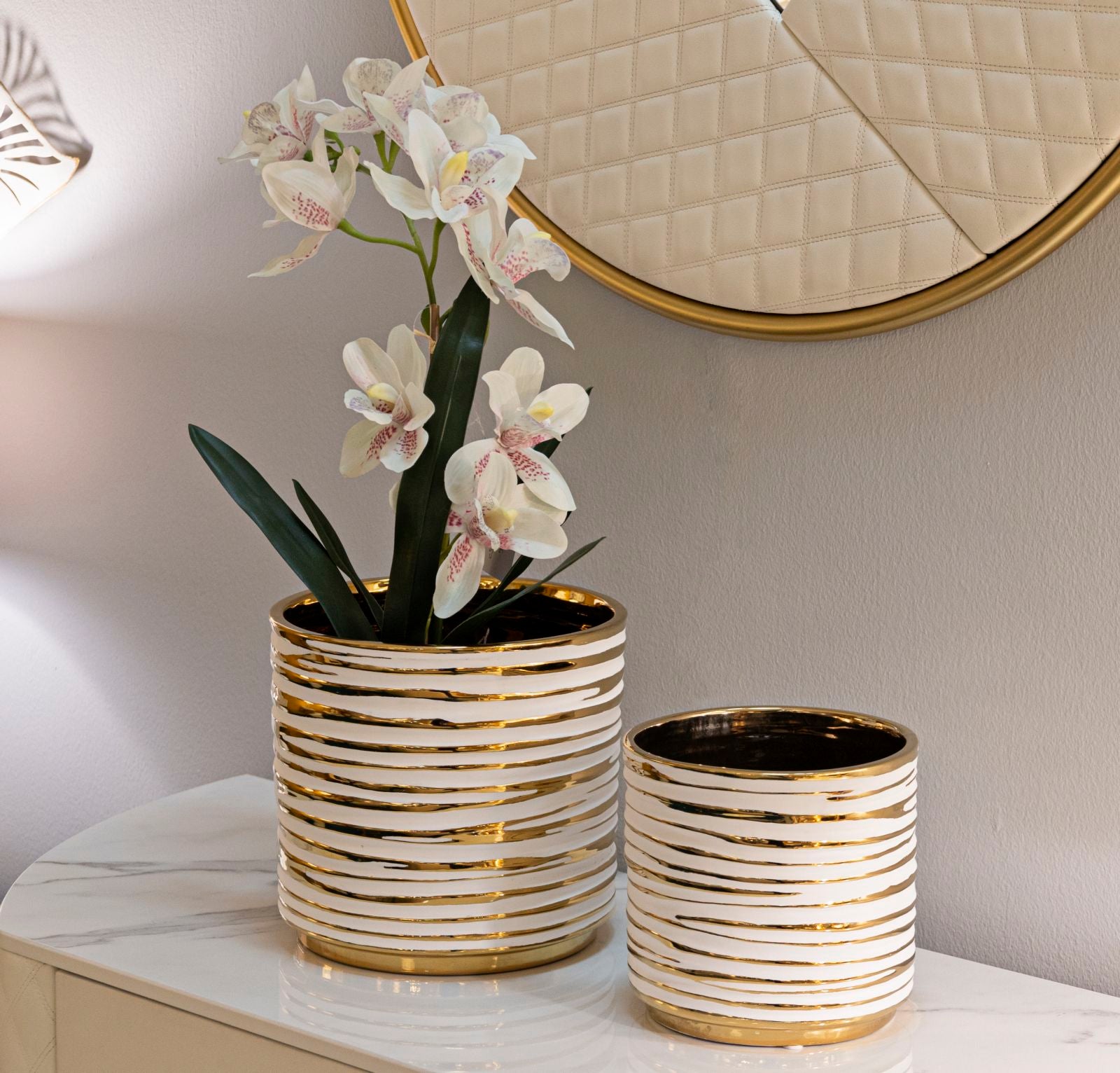 Conjunto de Dois Vasos Cerâmicos GLAM – Branco e Dourado