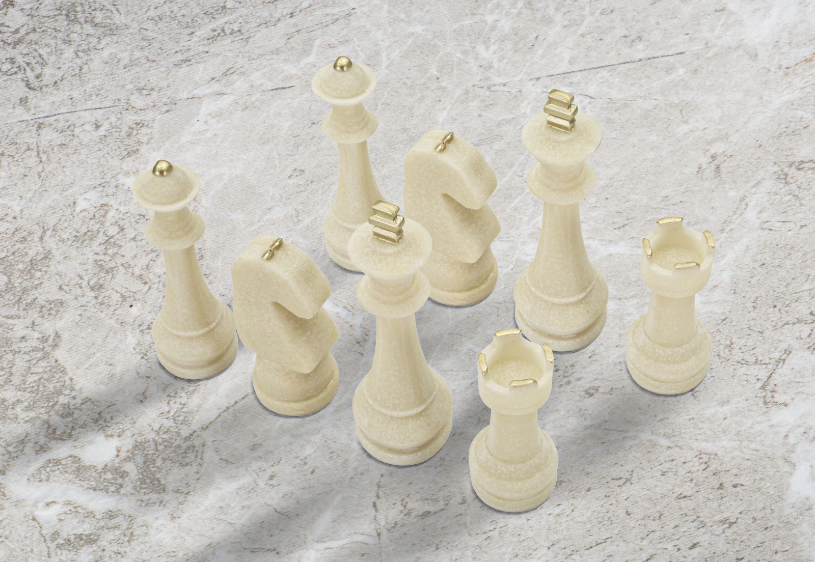 Conjunto de Figuras de Xadrez GLAM – Branco e Dourado