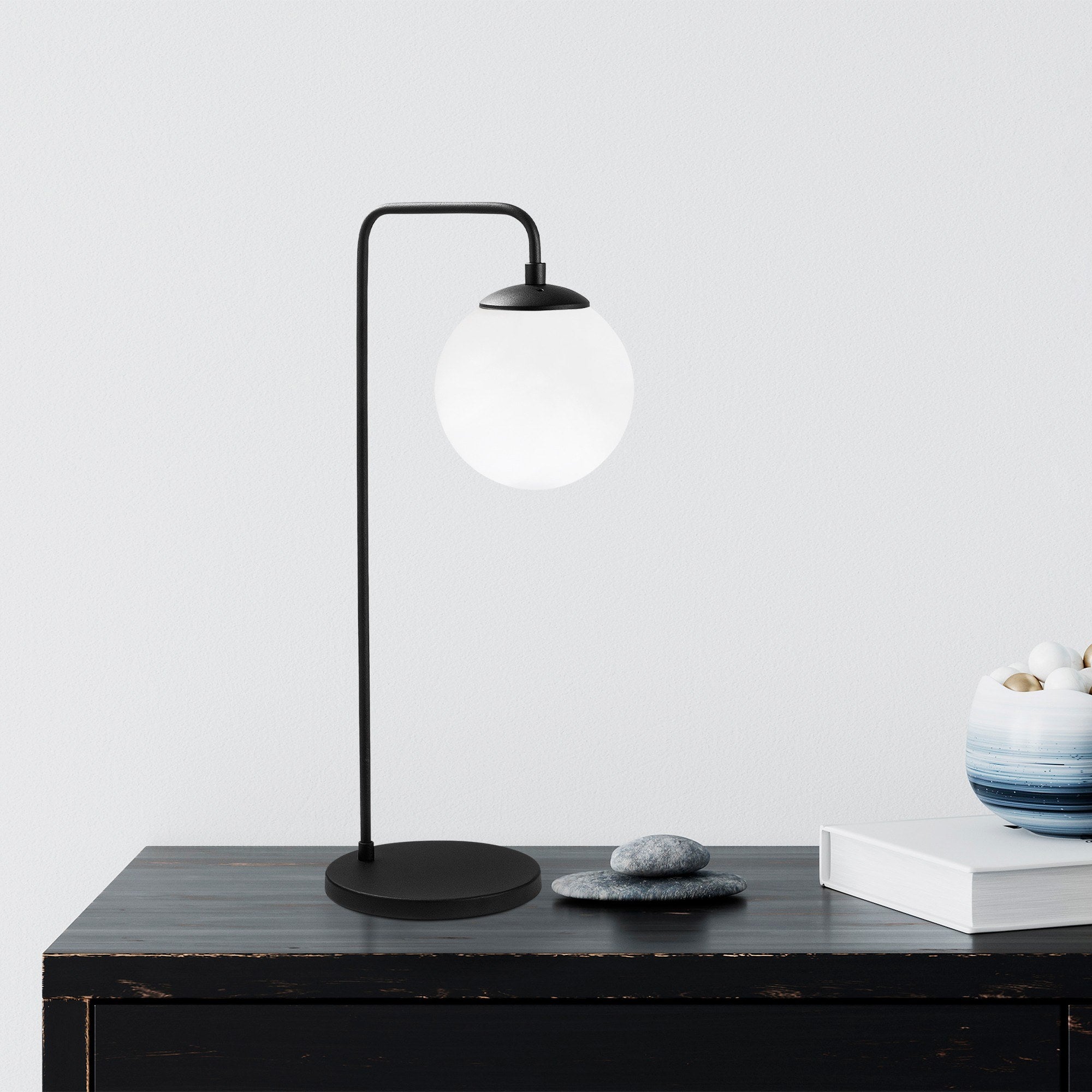Candeeiro de Mesa Elegante com Corpo de Metal e Tampa de Vidro, 17 x 25 x 55 cm | Botão Liga/Desliga, Soquete E14, Design Preto e Branco | Perfeito para Decoração Moderna