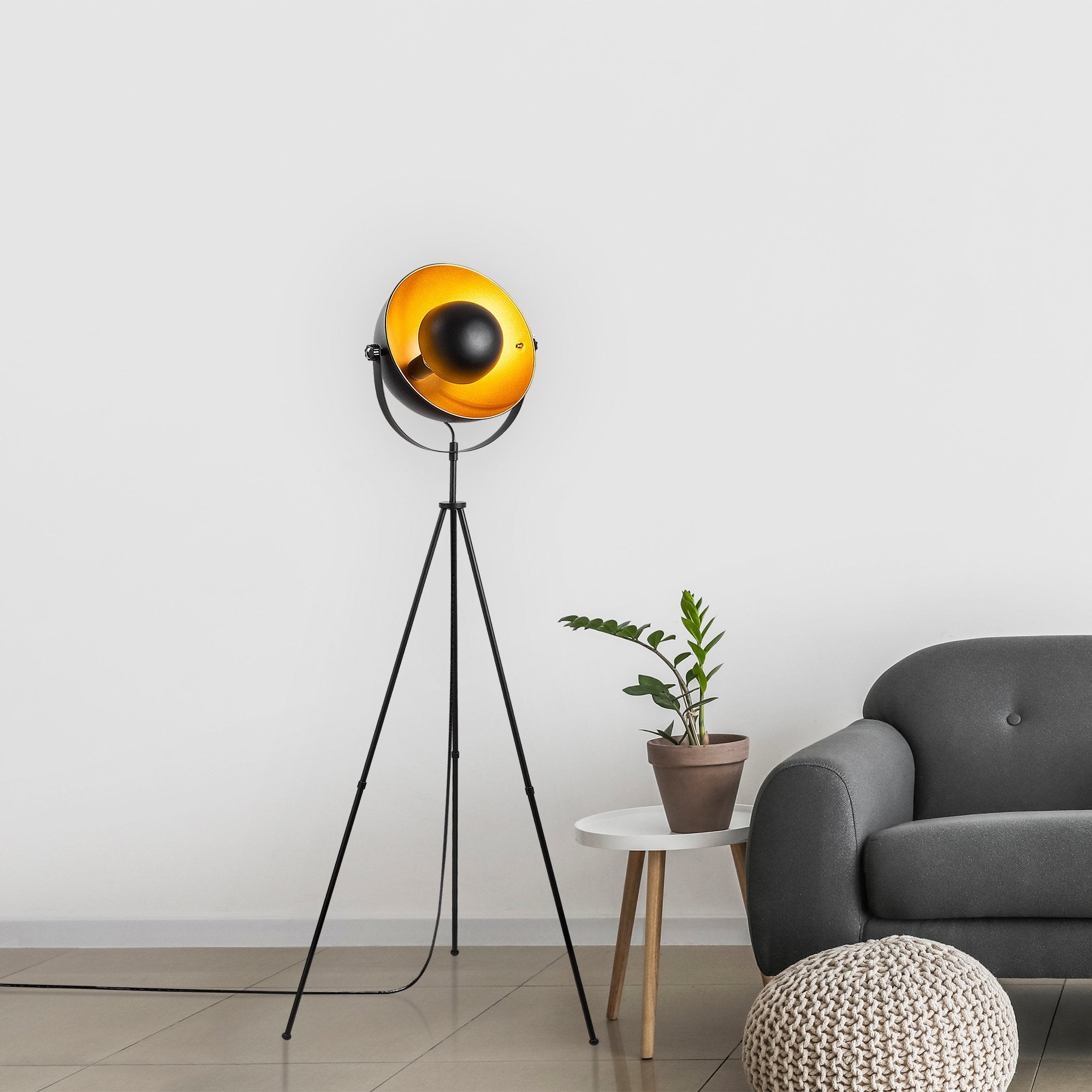 Candeeiro de Pé Elegante com Corpo em Metal, Preto e Dourado, 62 x 45 x 160 cm | Diâmetro do Soquete: 35 cm, Soquete E27, Cabo de 200 cm | Iluminação Elegante para Espaços Modernos