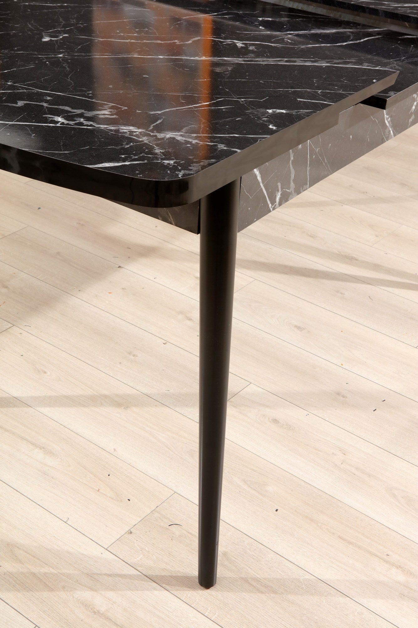 Mesa de Jantar Extensível-Bendir-Preto
Branco