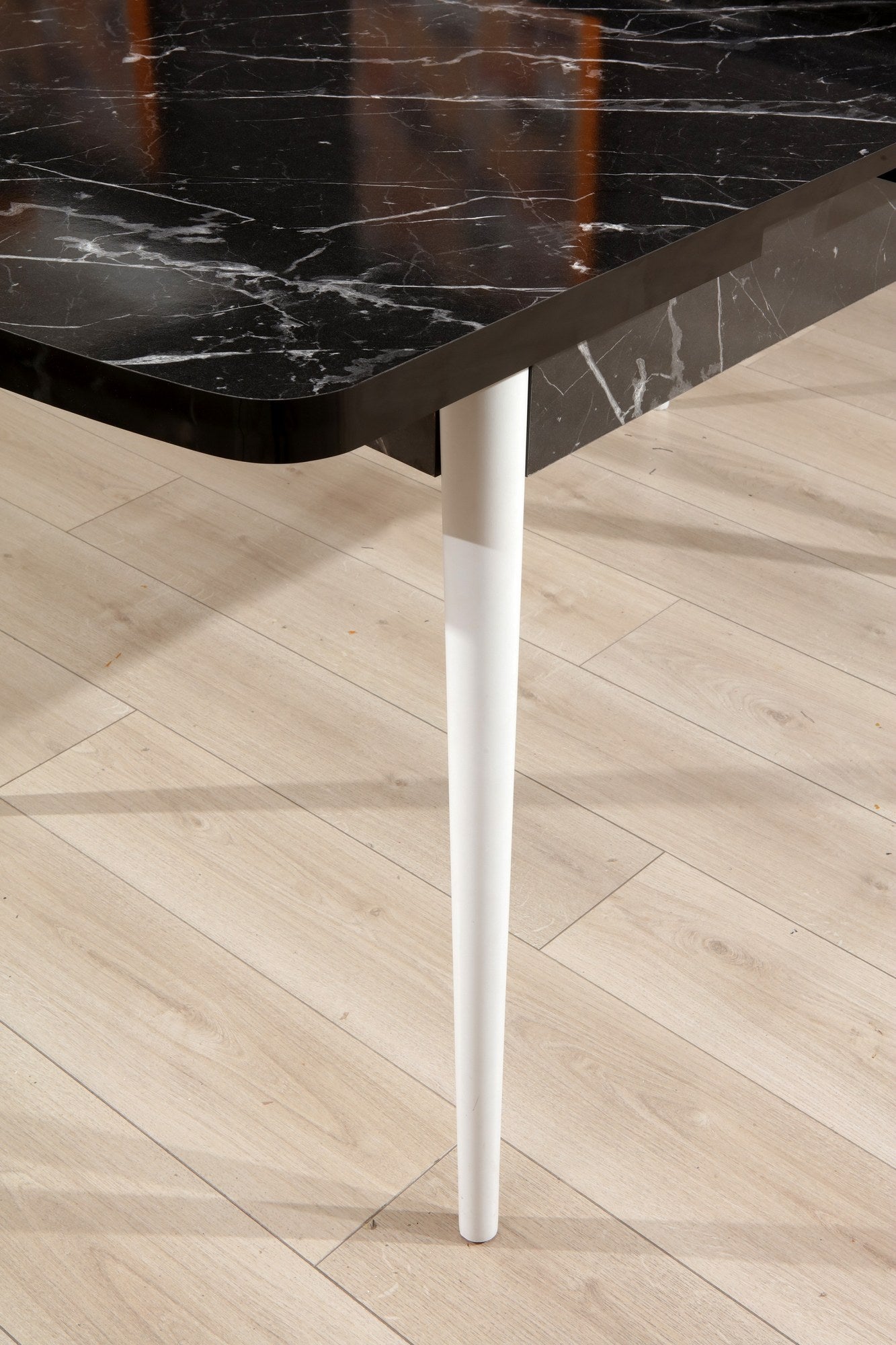 Mesa de Jantar Extensível-Bendir-Preto
Branco