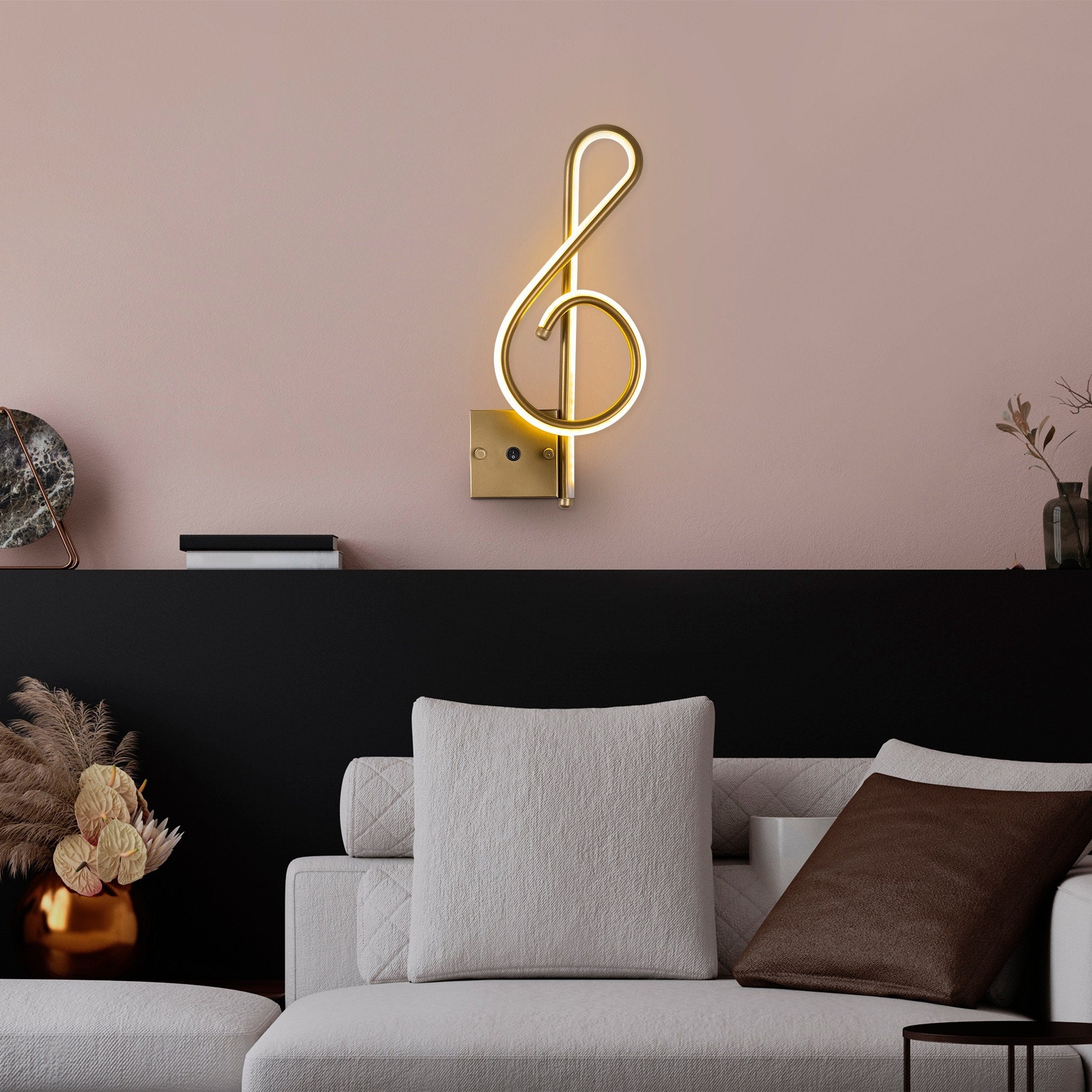 Candeeiro de Parede Elegante Dourada, Corpo em Metal, 20x45x3 cm | LED 12W 3000K, IP20 | Iluminação Elegante para Decoração e Ambiente Modernos