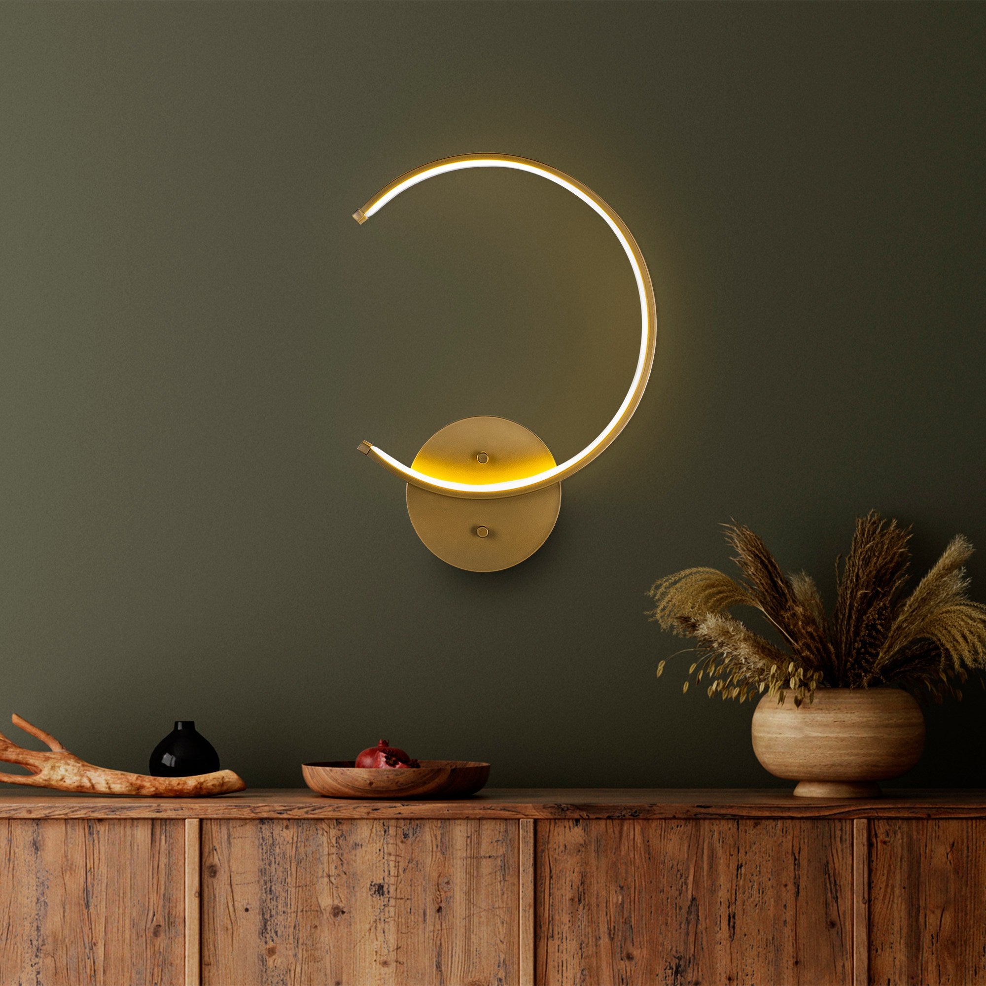 Candeeiro de Parede Elegante Dourada, Corpo em Metal, 33 x 46 x 6 cm | LED Integral 12W 3000K | Iluminação Elegante para Decoração e Ambiente Modernos