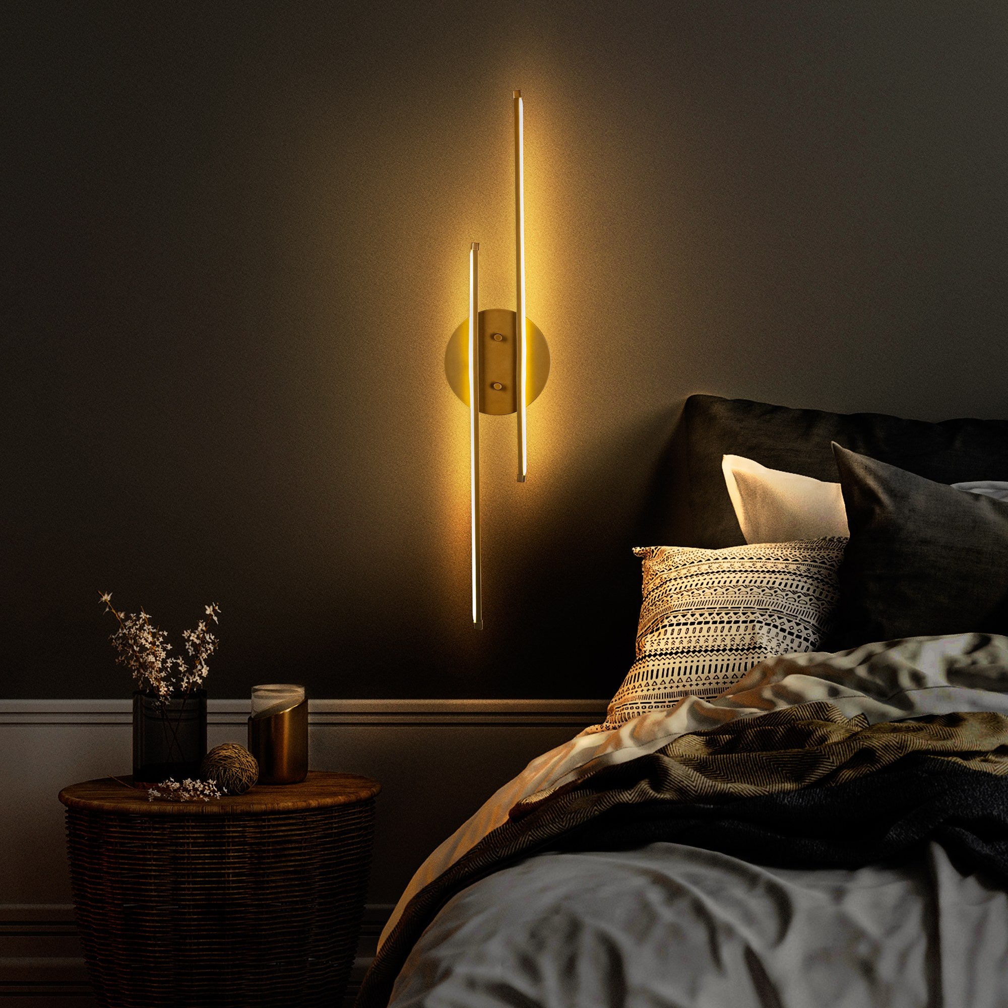 Candeeiro de Parede Elegante Dourada, Corpo em Metal, 17 x 86 x 5 cm | LED Integral 16W 3000K | Iluminação Elegante para Decoração e Ambiente Modernos