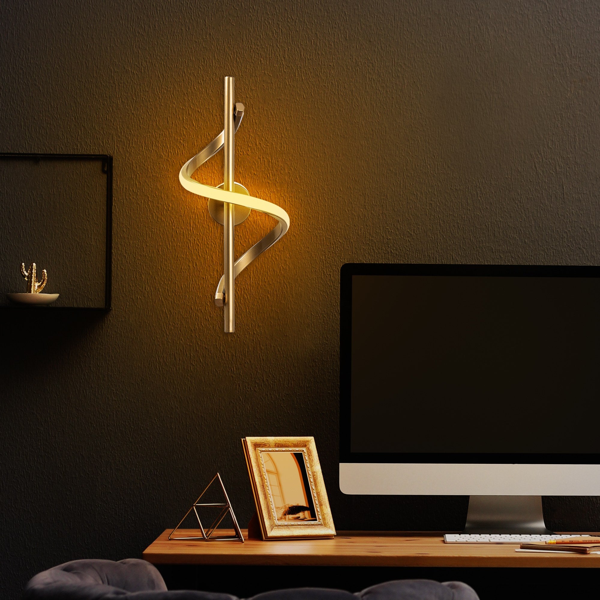 Candeeiro de Parede Elegante Dourada, Corpo em Metal, 16 x 41 x 25 cm | LED SMD 11W 3000K | Iluminação Elegante para Decoração e Ambiente Modernos