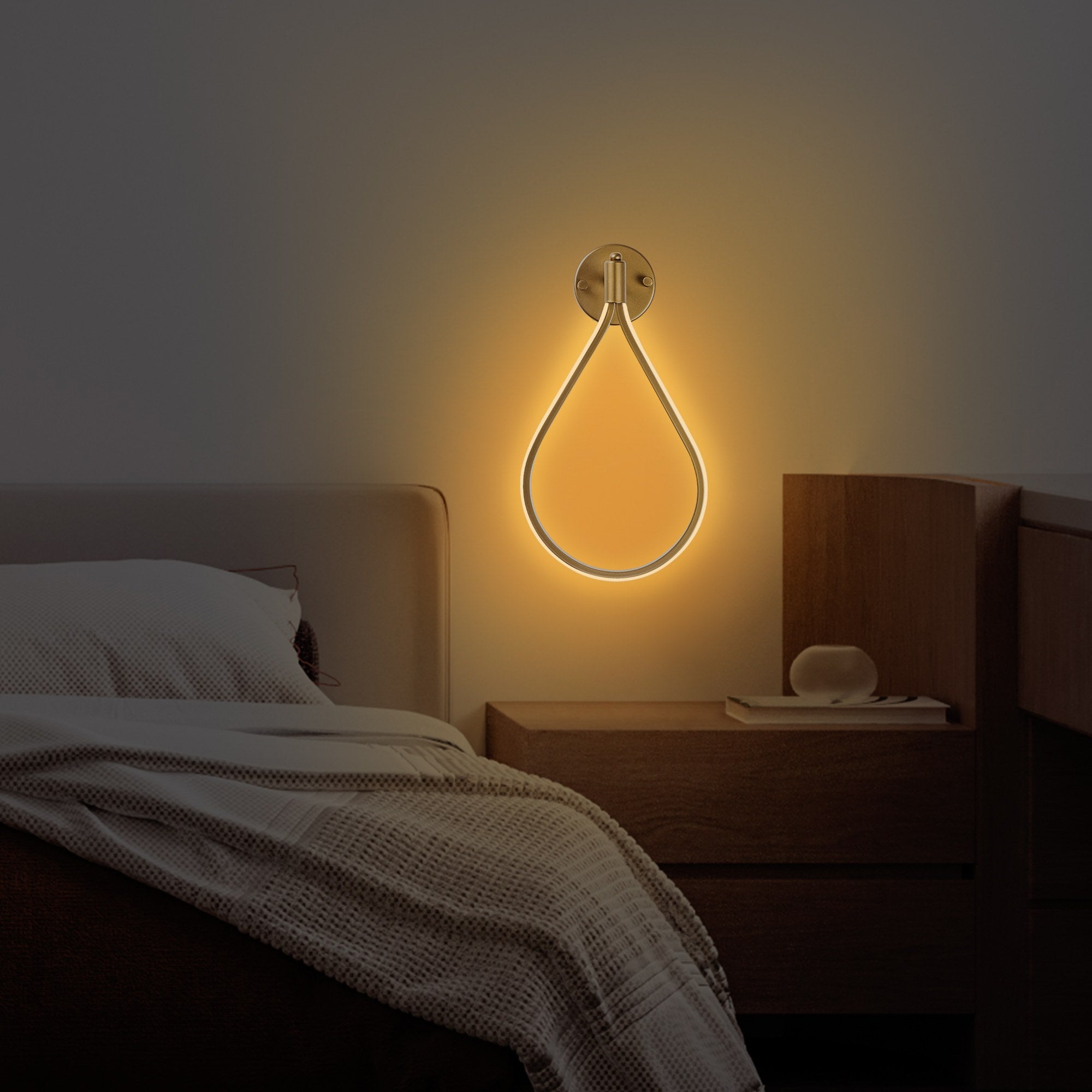 Candeeiro de Parede Elegante Dourada, Corpo de Metal, 23x39x13 cm | LED SMD 11W 3000K | Iluminação Elegante para Decoração Moderna, Classificação IP20, Design Durável