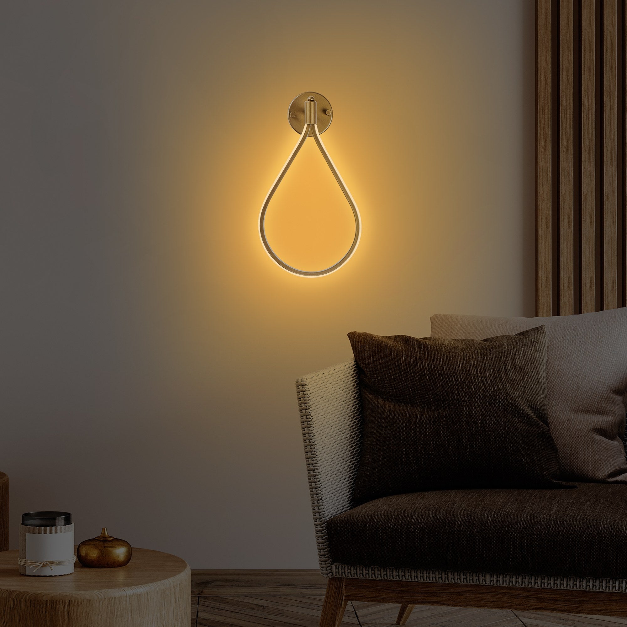 Candeeiro de Parede Elegante Dourada, Corpo de Metal, 23x39x13 cm | LED SMD 11W 3000K | Iluminação Elegante para Decoração Moderna, Classificação IP20, Design Durável