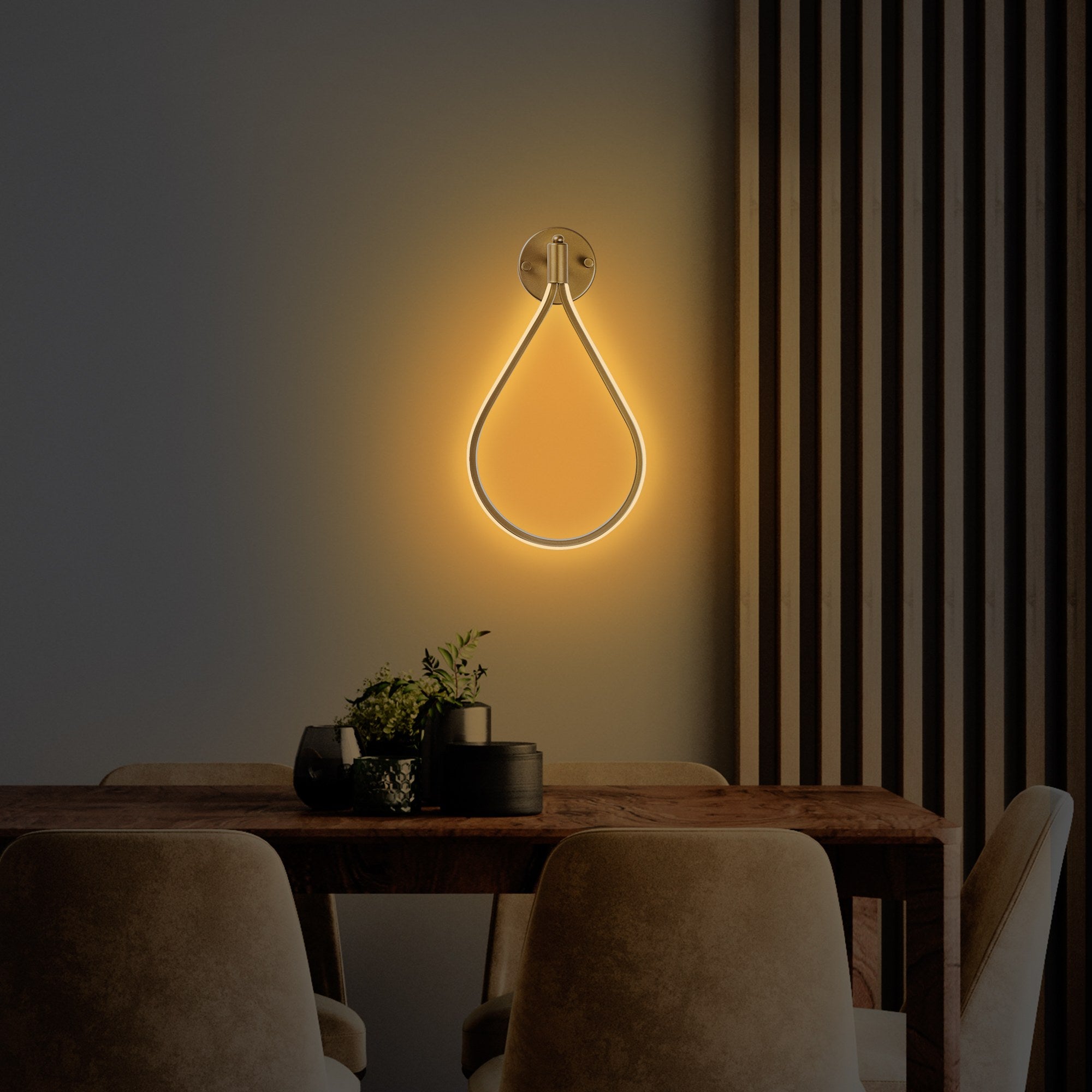 Candeeiro de Parede Elegante Dourada, Corpo de Metal, 23x39x13 cm | LED SMD 11W 3000K | Iluminação Elegante para Decoração Moderna, Classificação IP20, Design Durável
