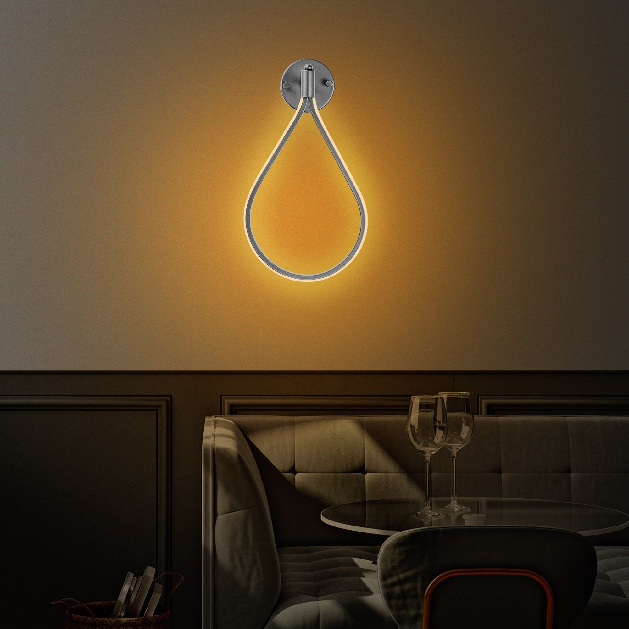 Candeeiro de Parede cromada elegante, corpo de metal, 23x39x13 cm | LED SMD 11W 3000K | Classificação IP20, perfeita para decoração moderna e iluminação ambiente