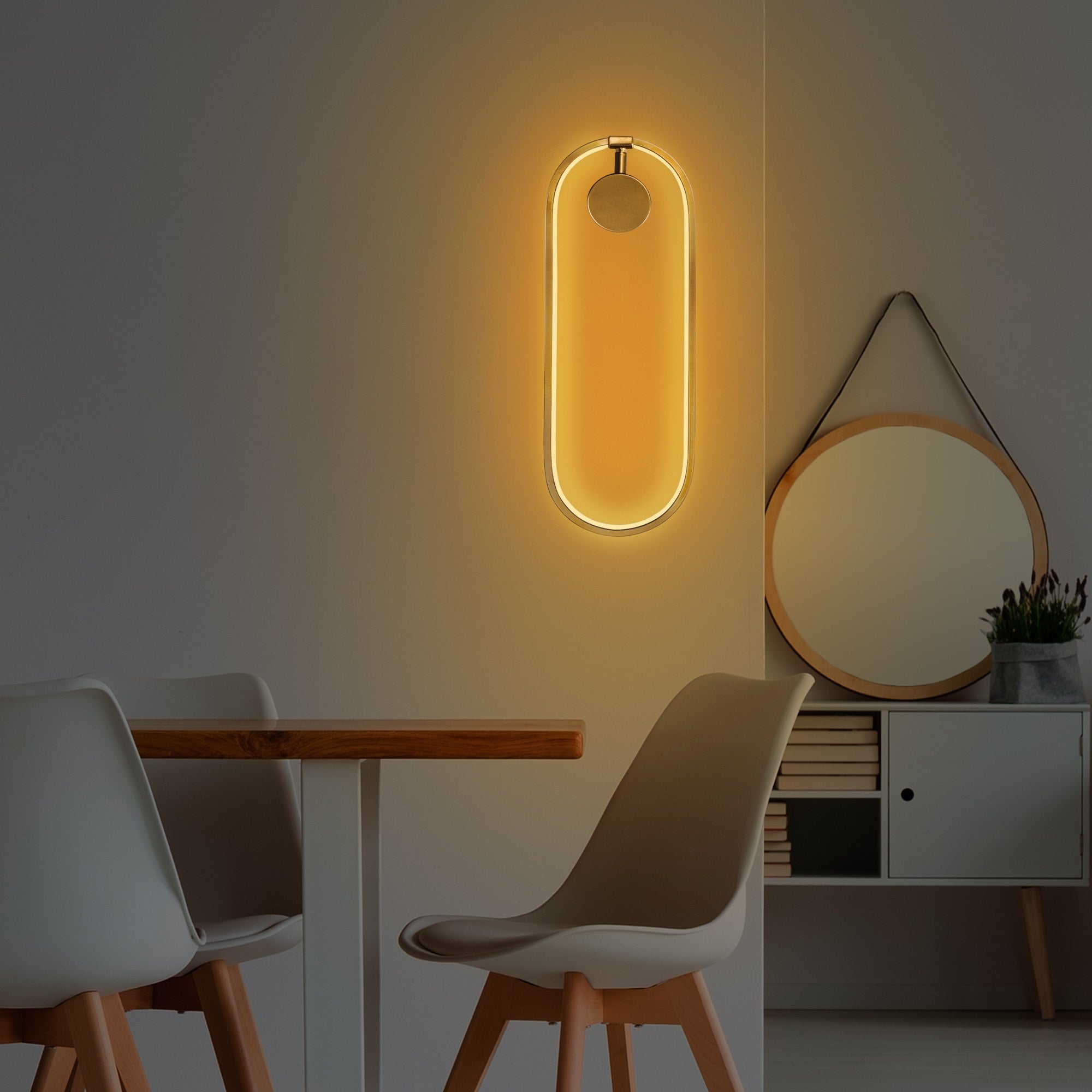 Candeeiro de Parede Elegante Dourada, Corpo em Metal, 17x48x10 cm | LED SMD 16W 3000K | Iluminação Elegante para Decoração e Ambiente Modernos