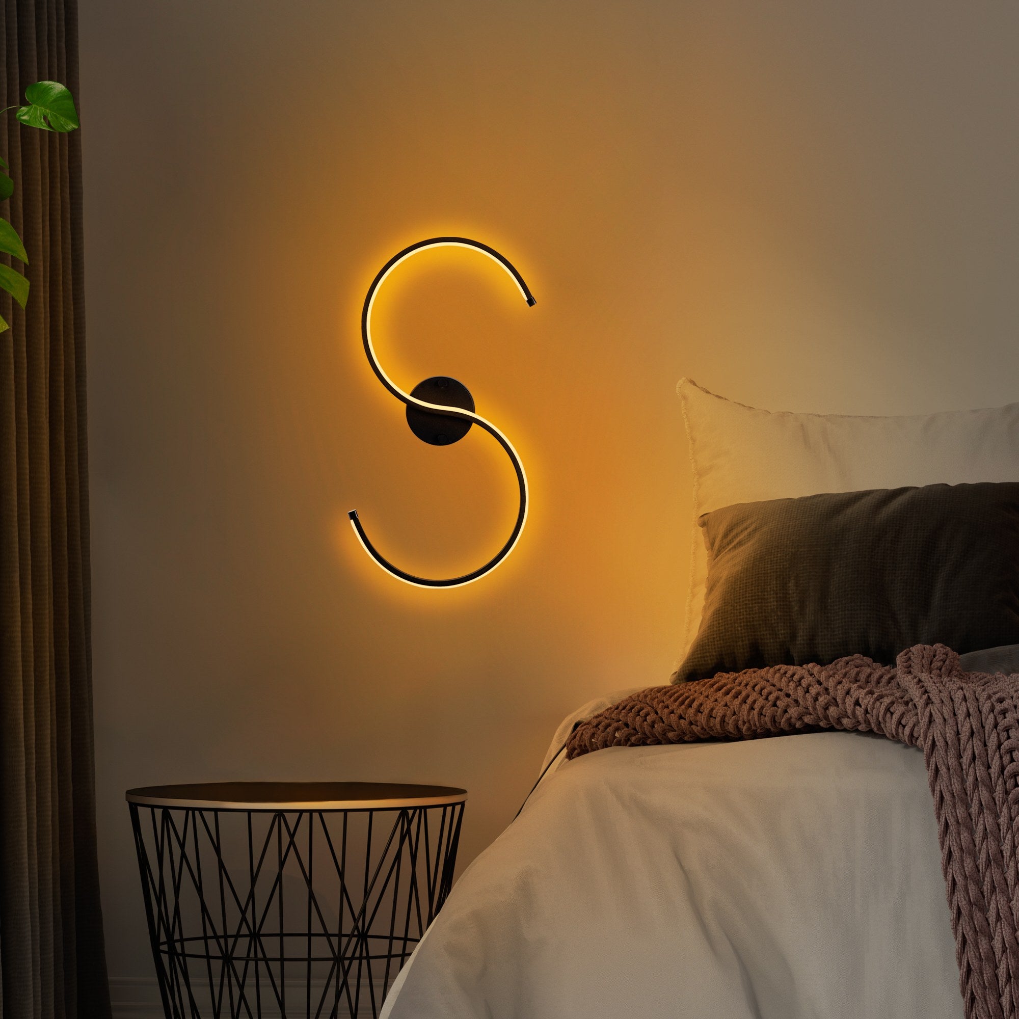 Candeeiro de Parede preta elegante, corpo de metal, 25 x 56 x 5 cm | LED SMD 16 W 3000 K | Classificação IP20, perfeita para decoração moderna e iluminação ambiente