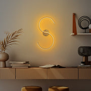 Candeeiro de Parede Elegante Dourada, Corpo em Metal, 25 x 56 x 5 cm | LED SMD 16W 3000K | Iluminação Elegante para Decoração e Ambiente Modernos