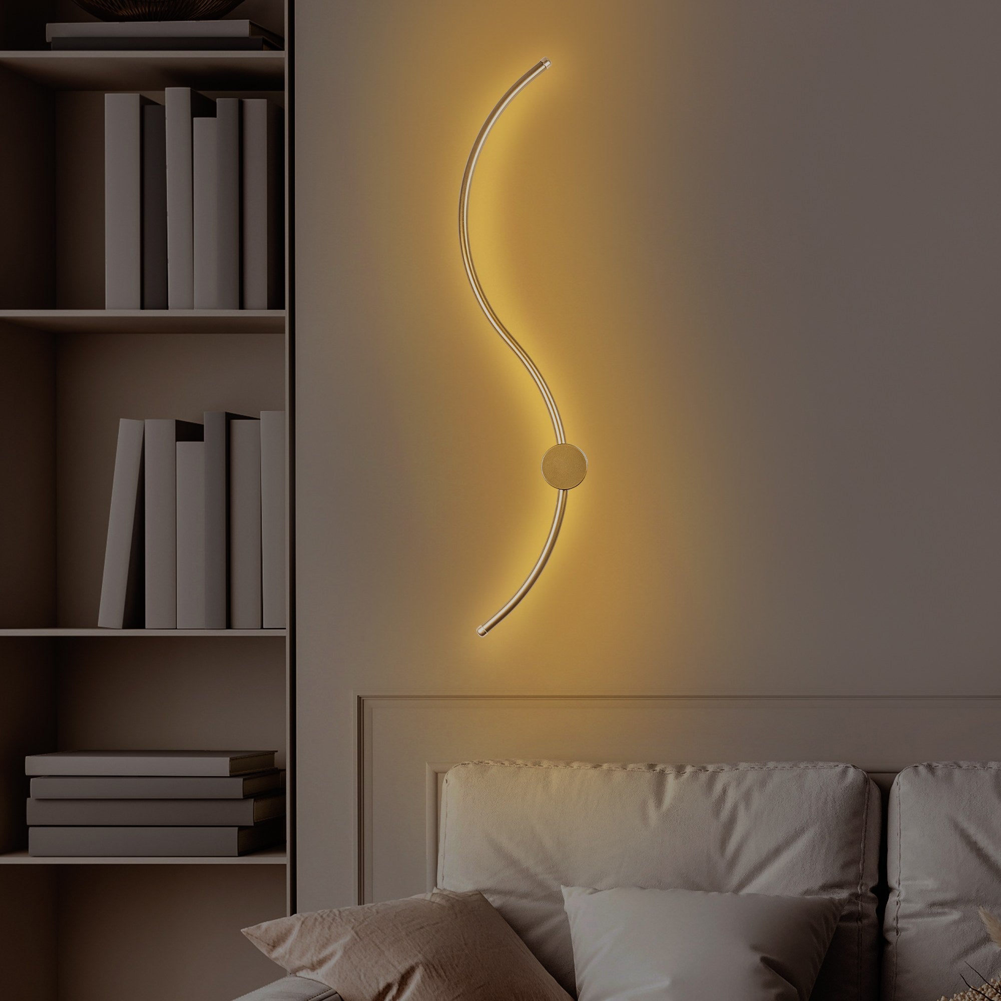 Candeeiro de Parede Elegante Dourada, Corpo em Metal, 90 x 17 x 10 cm | LED SMD 14W 3000K | Iluminação Elegante para Decoração e Ambiente Modernos