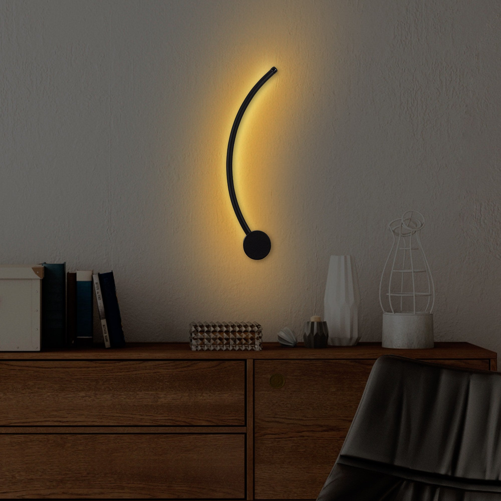 Candeeiro de Parede preta elegante, corpo de metal, 49 x 15 x 10 cm | LED SMD 7W 3000K | Classificação IP20, perfeita para decoração moderna e iluminação ambiente