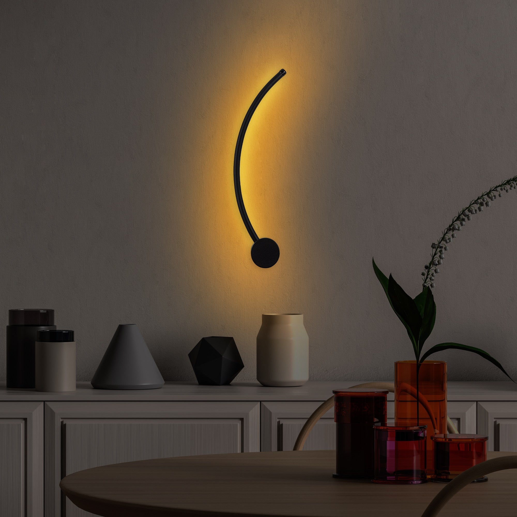 Candeeiro de Parede preta elegante, corpo de metal, 49 x 15 x 10 cm | LED SMD 7W 3000K | Classificação IP20, perfeita para decoração moderna e iluminação ambiente