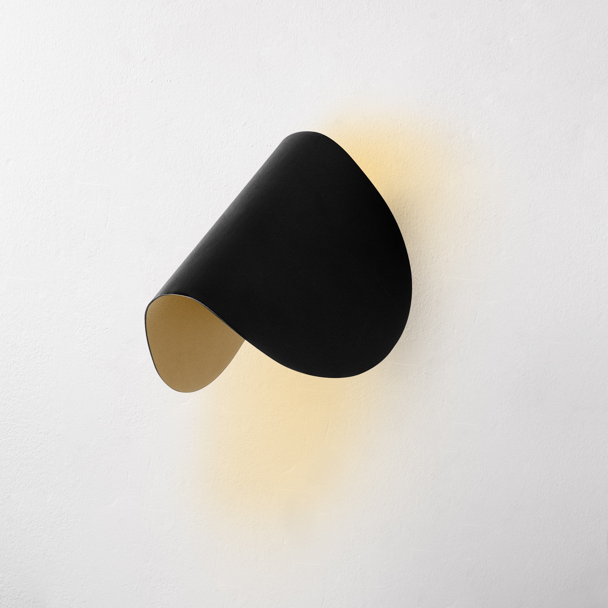Luminária de parede preta elegante, corpo de metal, 17x12x13 cm | IP20, LED 1W 3000K | Ideal para decoração moderna e iluminação ambiente