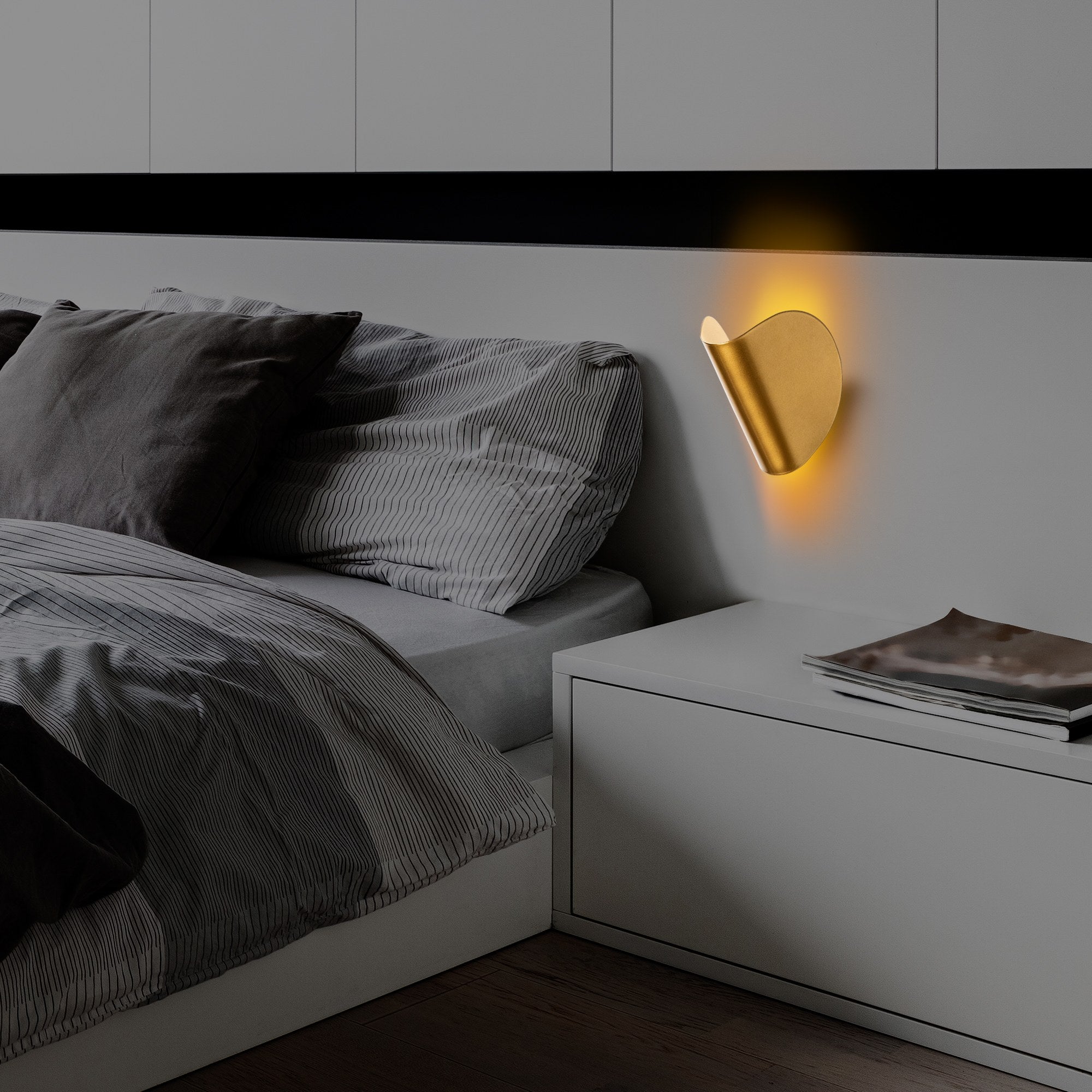 Luminária de Parede Elegante Dourada, Corpo em Metal, 17x12x13 cm | IP20, LED 1W 3000K | Iluminação Elegante para Decoração e Ambiente Modernos