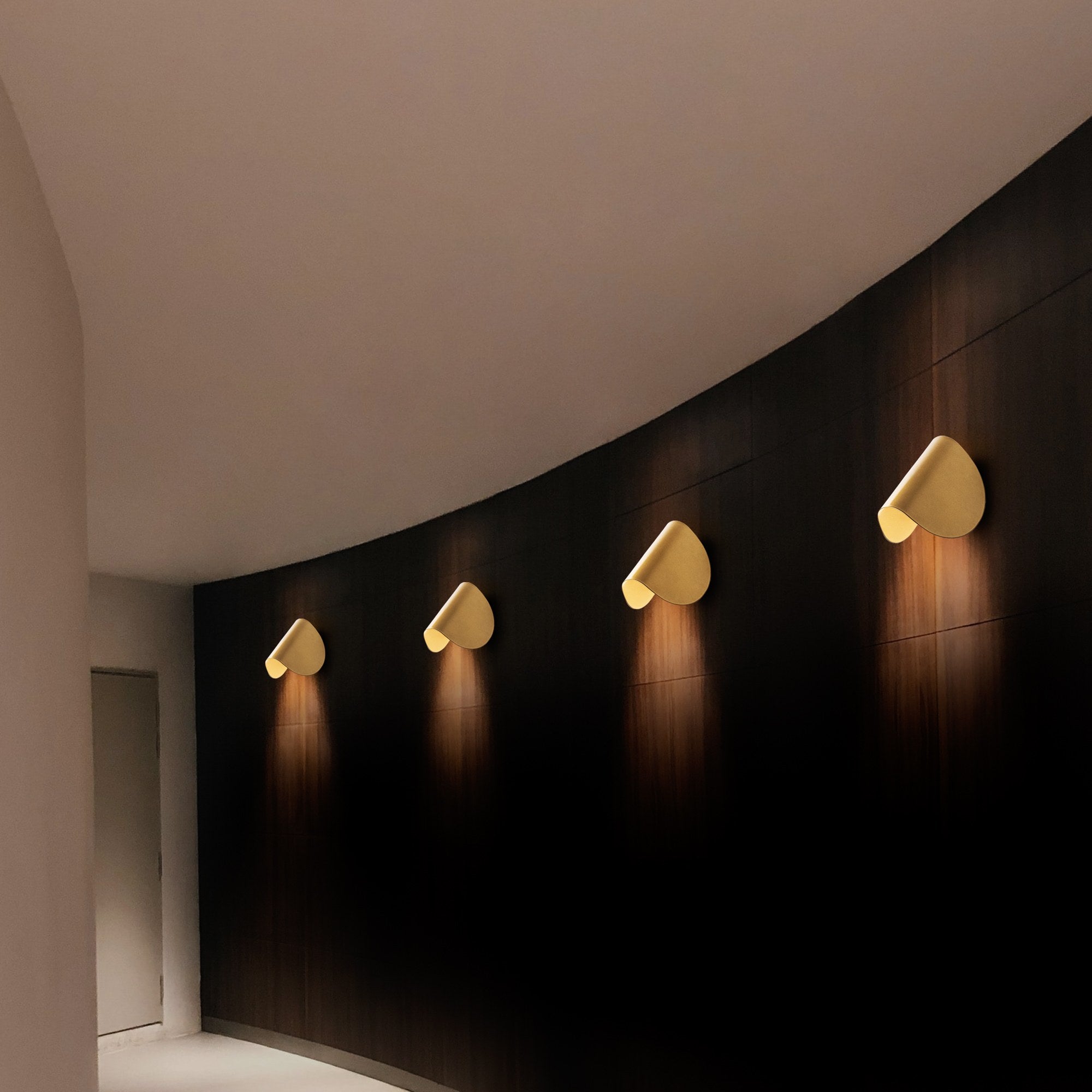 Luminária de Parede Elegante Dourada, Corpo em Metal, 17x12x13 cm | IP20, LED 1W 3000K | Iluminação Elegante para Decoração e Ambiente Modernos
