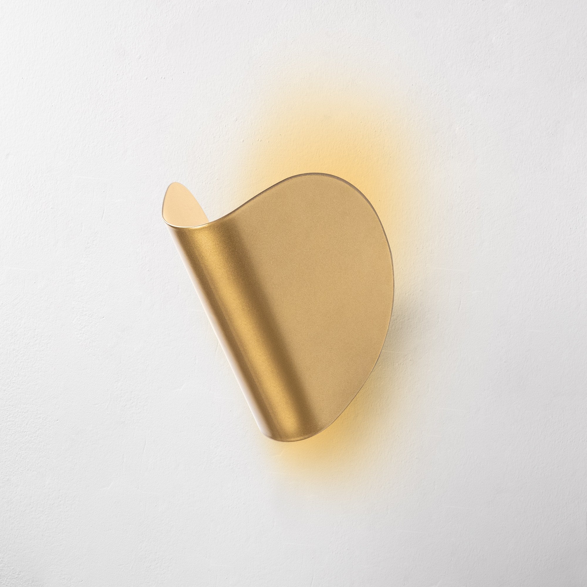 Luminária de Parede Elegante Dourada, Corpo em Metal, 17x12x13 cm | IP20, LED 1W 3000K | Iluminação Elegante para Decoração e Ambiente Modernos