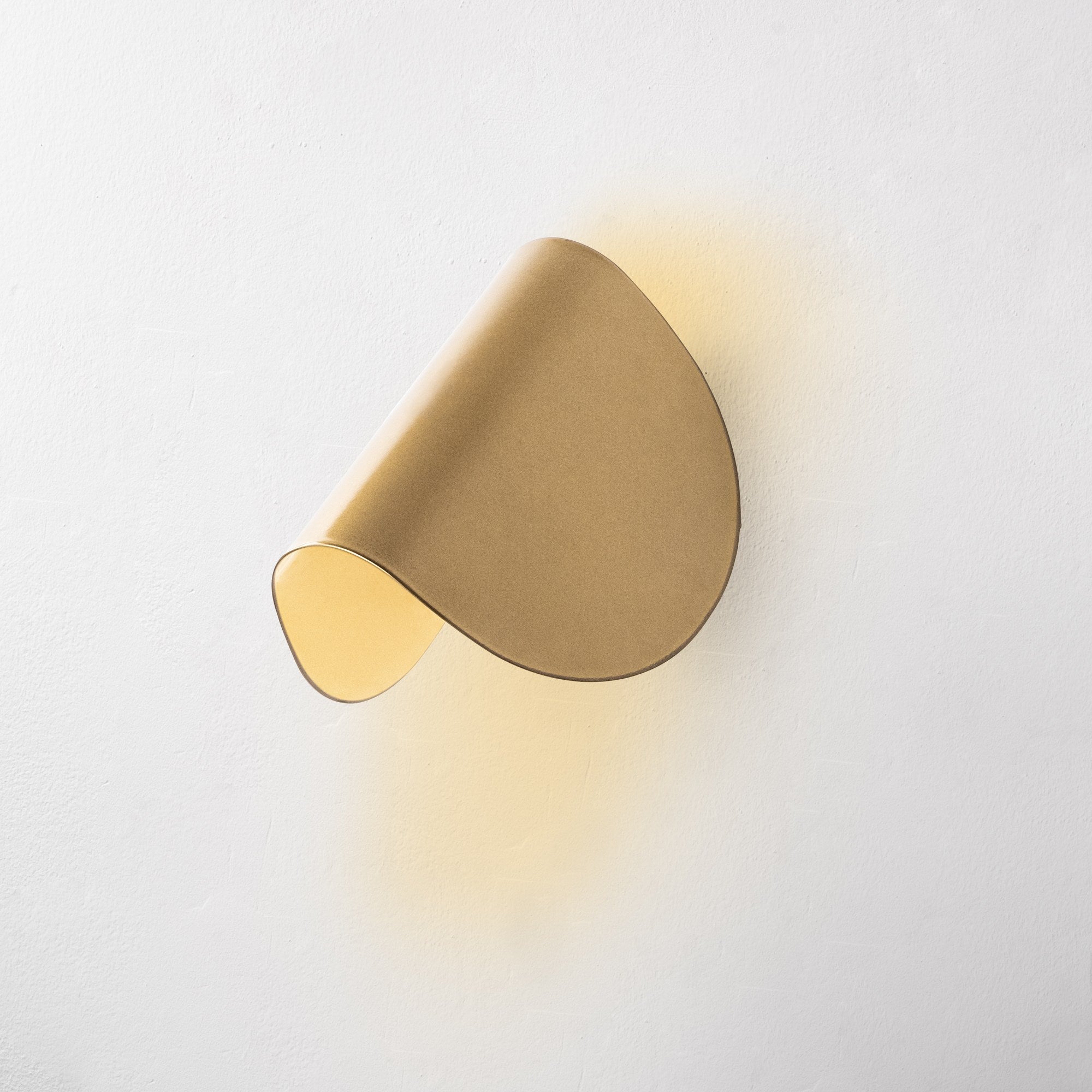 Luminária de Parede Elegante Dourada, Corpo em Metal, 17x12x13 cm | IP20, LED 1W 3000K | Iluminação Elegante para Decoração e Ambiente Modernos