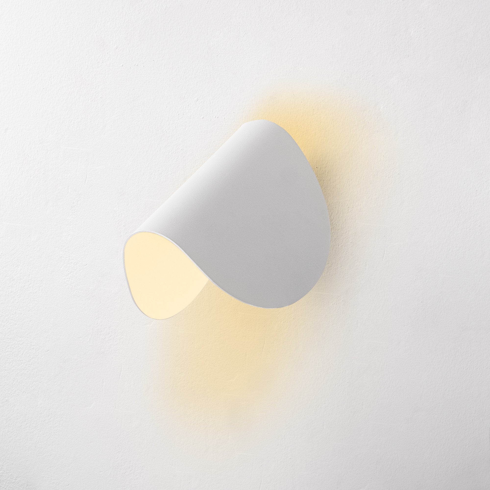 Luminária de parede cromada elegante, corpo de metal, 17x12x13 cm | IP20, LED 1W 3000K | Design moderno para casa e escritório, solução de iluminação elegante