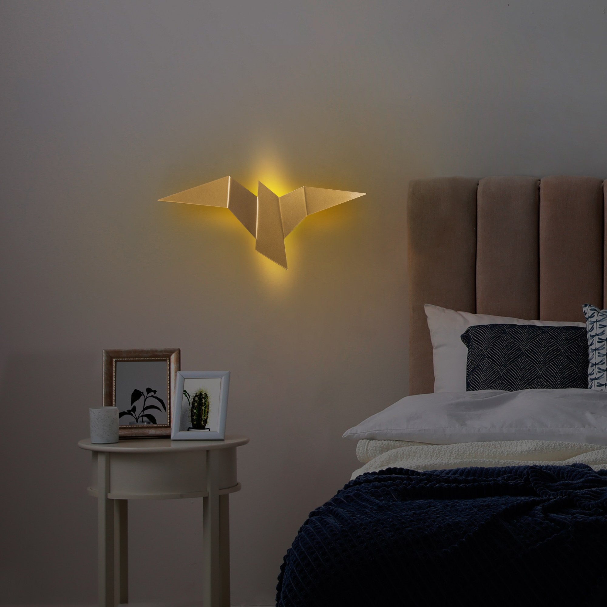 Candeeiro de Parede Elegante Dourada, Corpo em Metal, 56 x 14 x 24 cm | IP20, LED 1W 3000K | Iluminação Elegante para Decoração e Ambiente Modernos