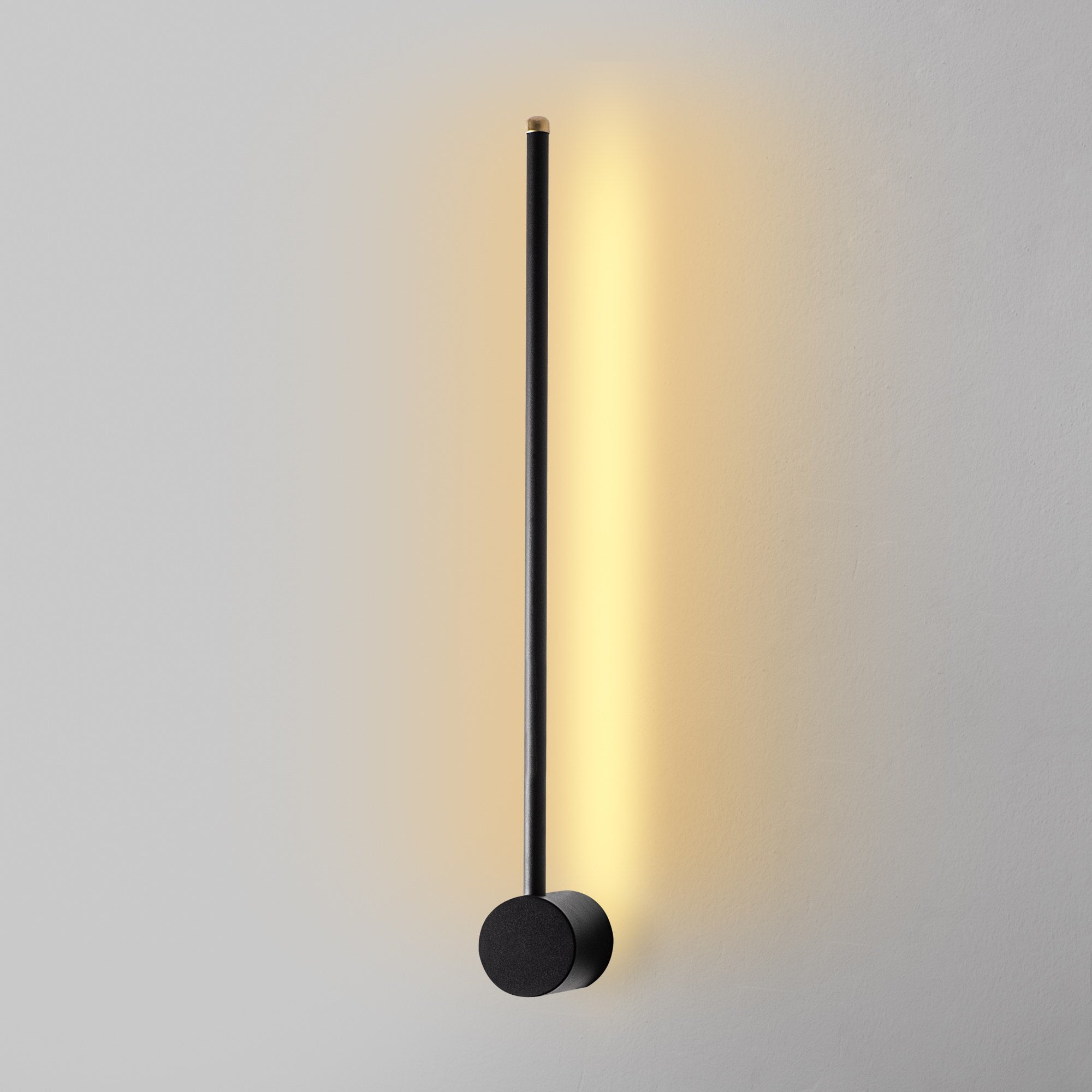 Candeeiro de Parede preta elegante, corpo de metal, 62 x 10 x 7 cm | LED SMD 8W 3000K | Classificação IP20, perfeita para decoração moderna e iluminação ambiente