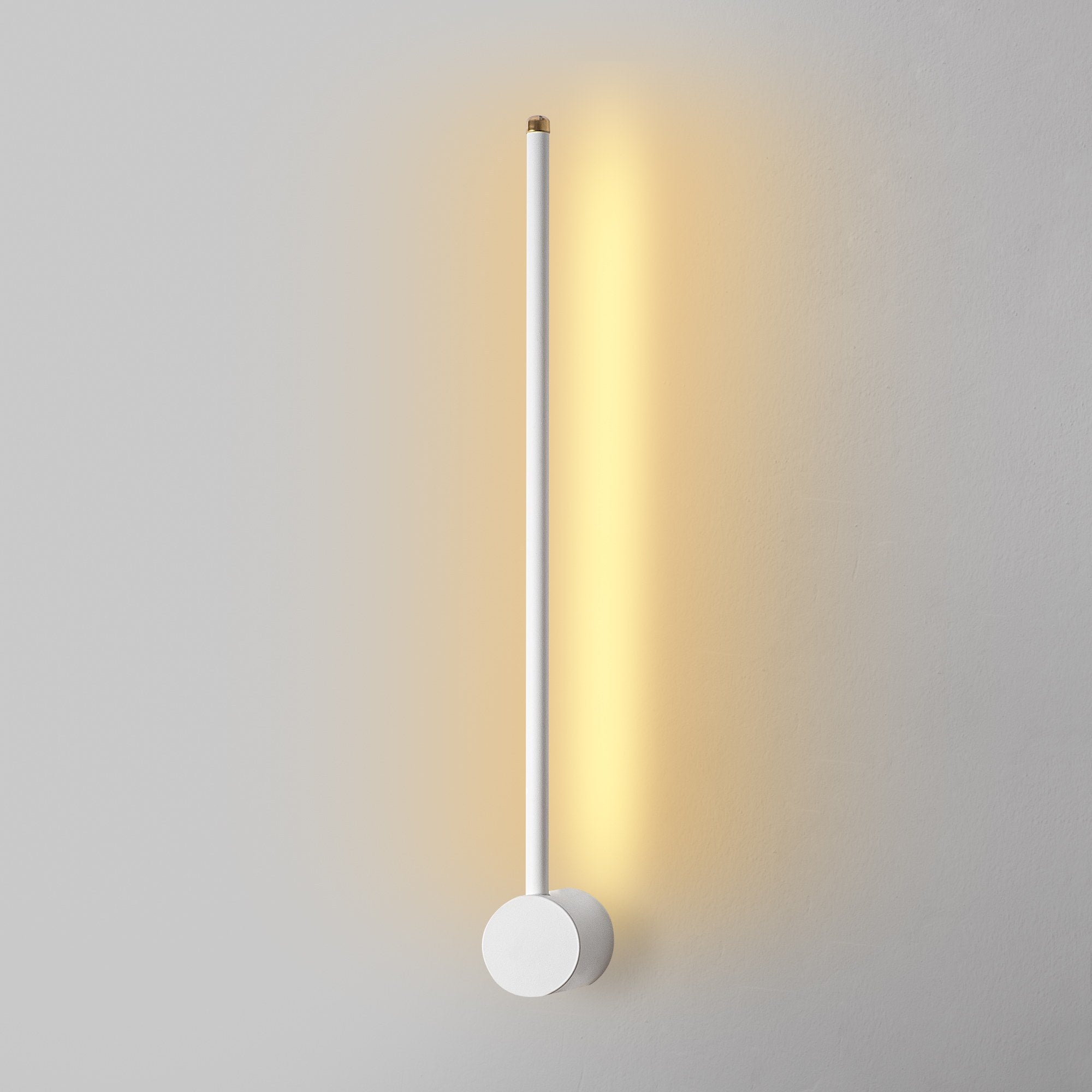Candeeiro de Parede estilosa, corpo de metal, 62 cm de largura, 10 cm de altura, 7 cm de profundidade | LED 8W 3000K | Design branco elegante para iluminação moderna de casa e escritório