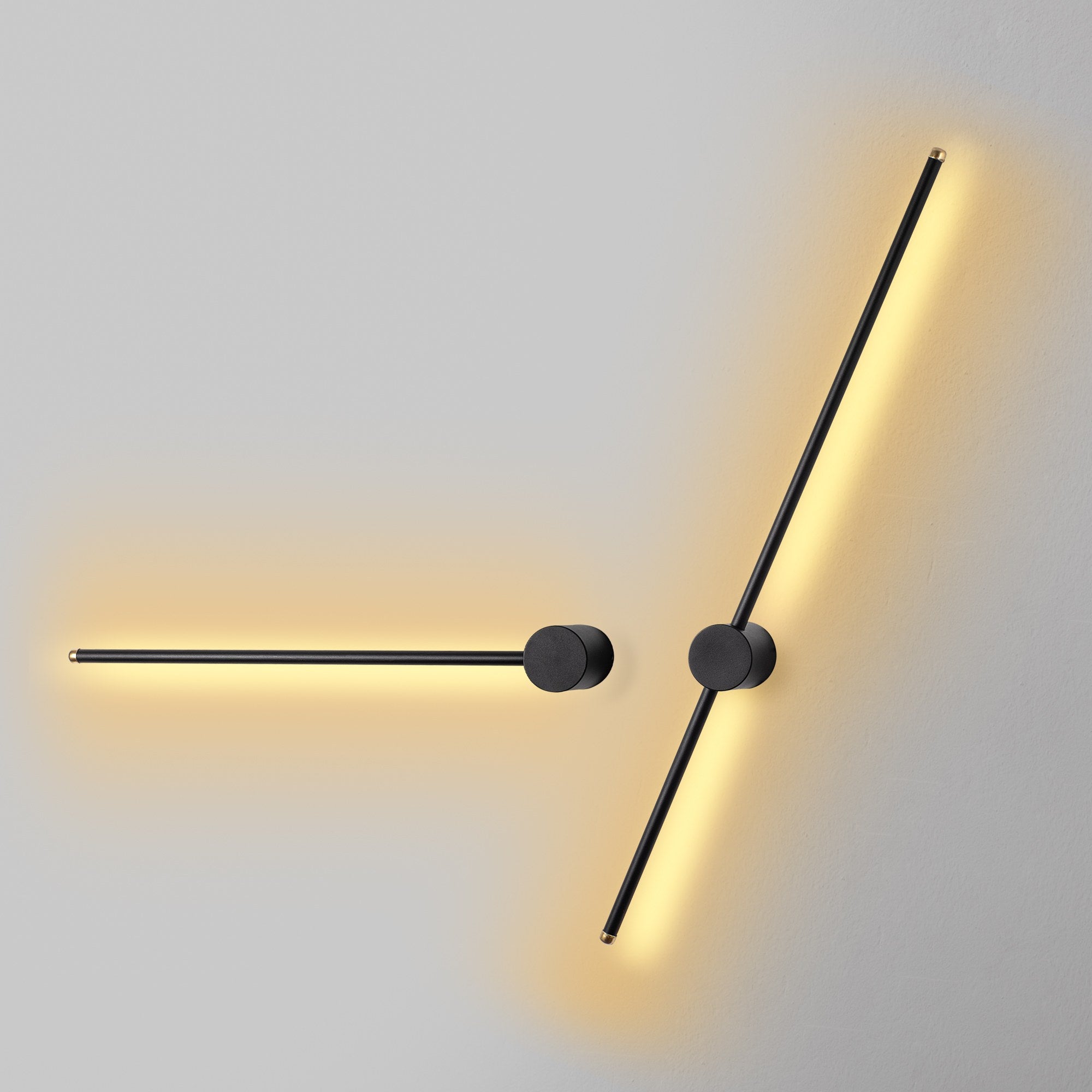 Candeeiro de Parede preta elegante, corpo de metal, 91x10x7 cm e 62x10x7 cm | LED 13W e 8W, IP20 | Design moderno para iluminação residencial e de escritório