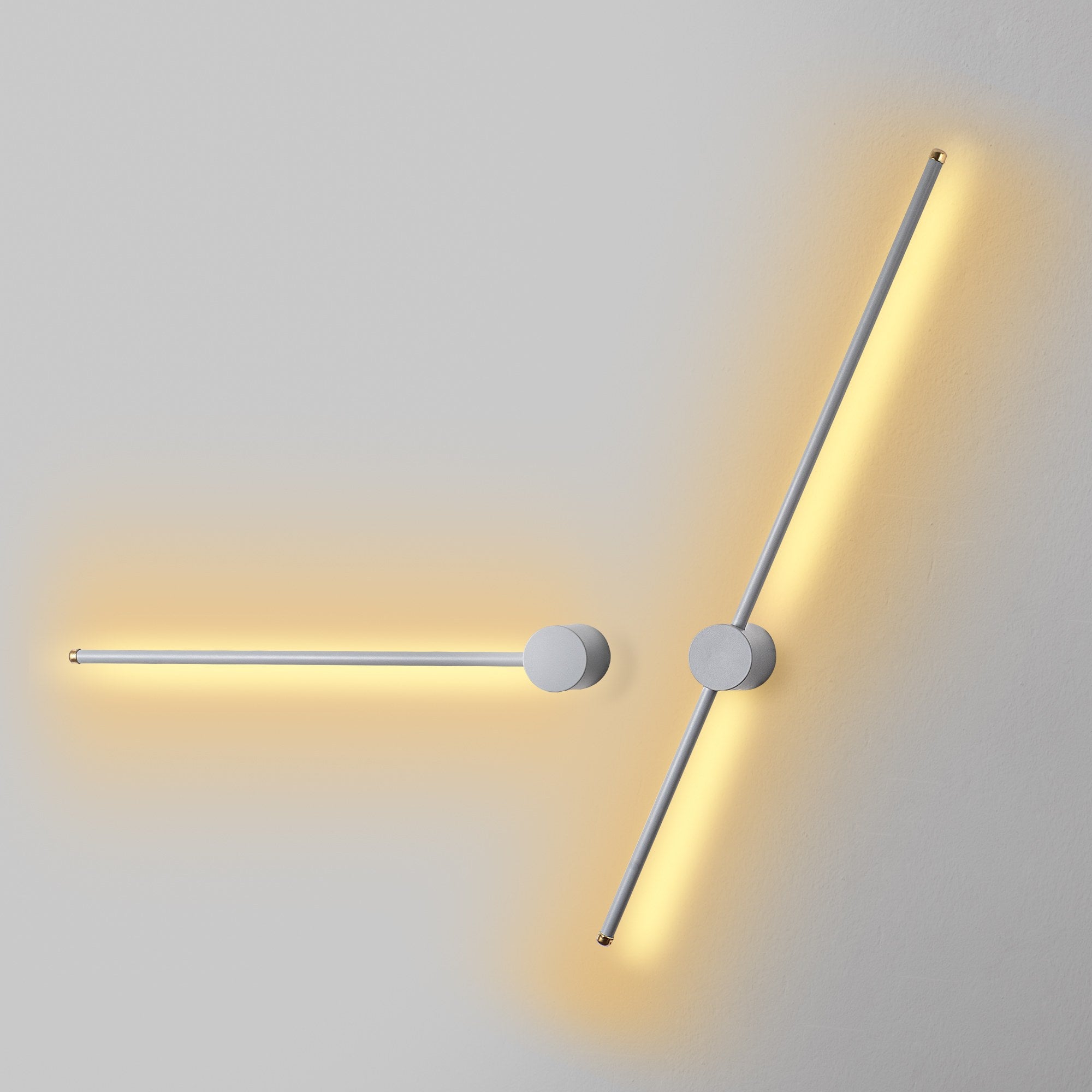 Candeeiro de Parede branca moderna, corpo de metal, 91x10x7 cm e 62x10x7 cm | LED 13W e 8W, IP20 | Design elegante para iluminação residencial e comercial