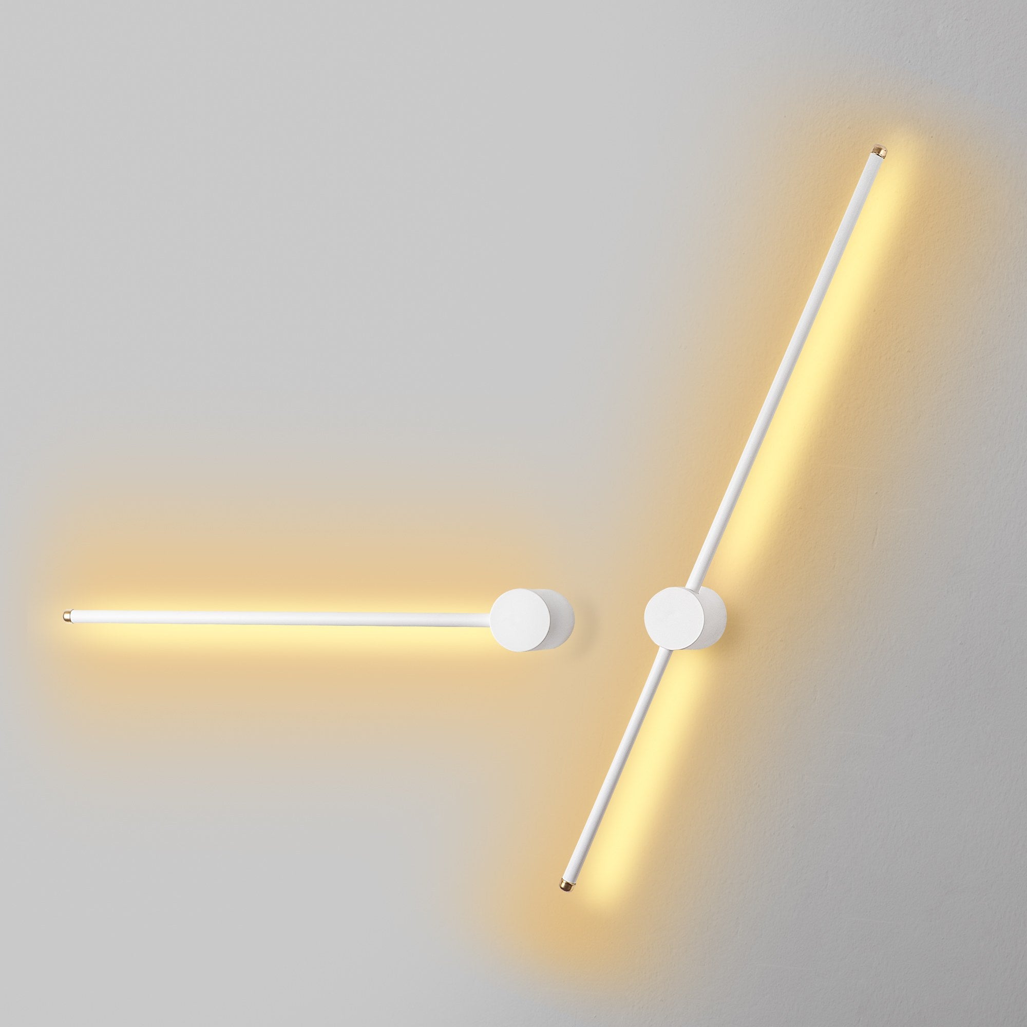Candeeiro de Parede Elegante Dourada, Corpo em Metal, 91x10x7 cm e 62x10x7 cm | LED 13W e 8W, IP20 | Iluminação Elegante para Decoração e Ambiente Modernos