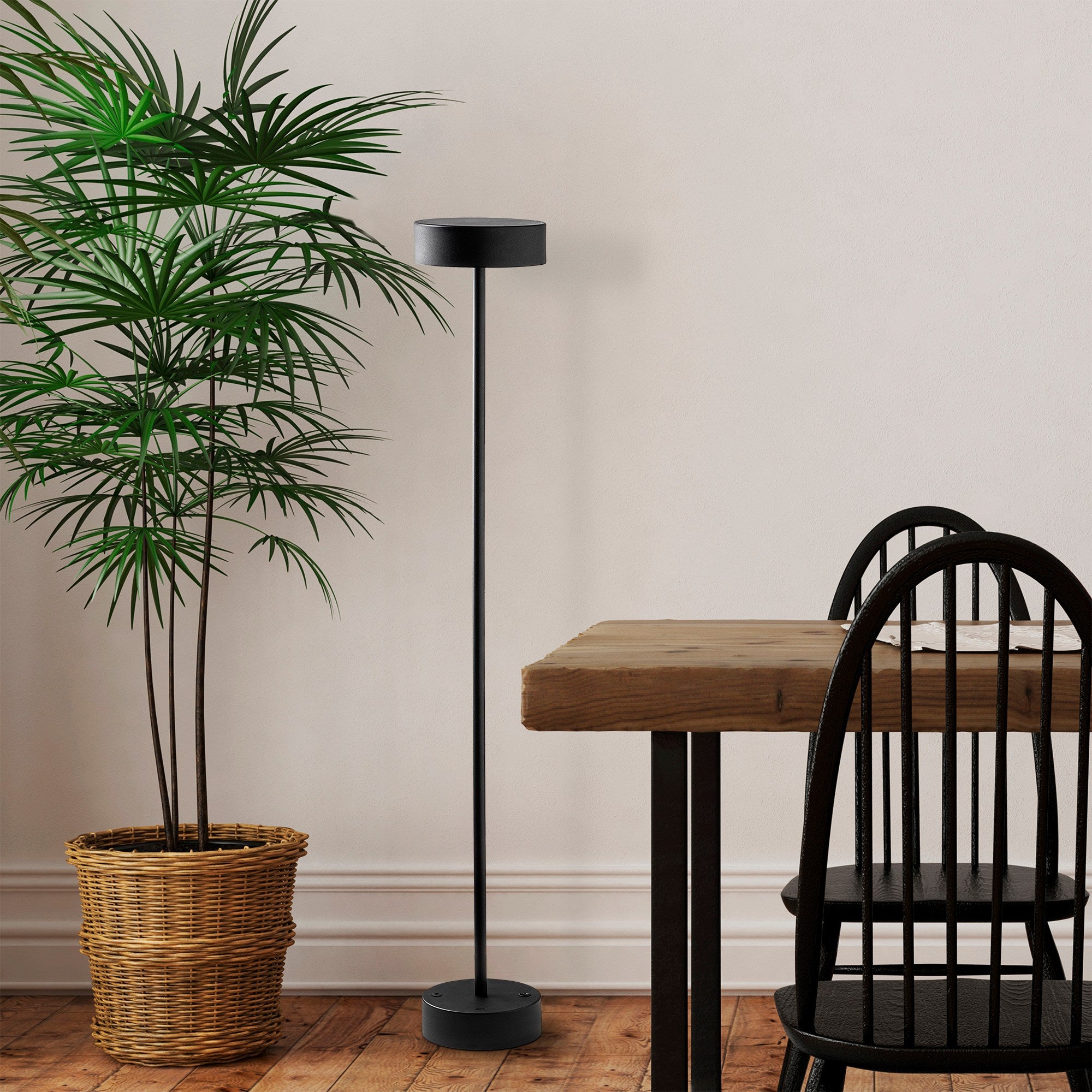 Candeeiro de Pé preta e estilosa, corpo de metal, 111 cm de altura, 16 cm de diâmetro | LED de 5 W, 3000 K, bateria com duração de 8 horas | Perfeita para ambientes modernos