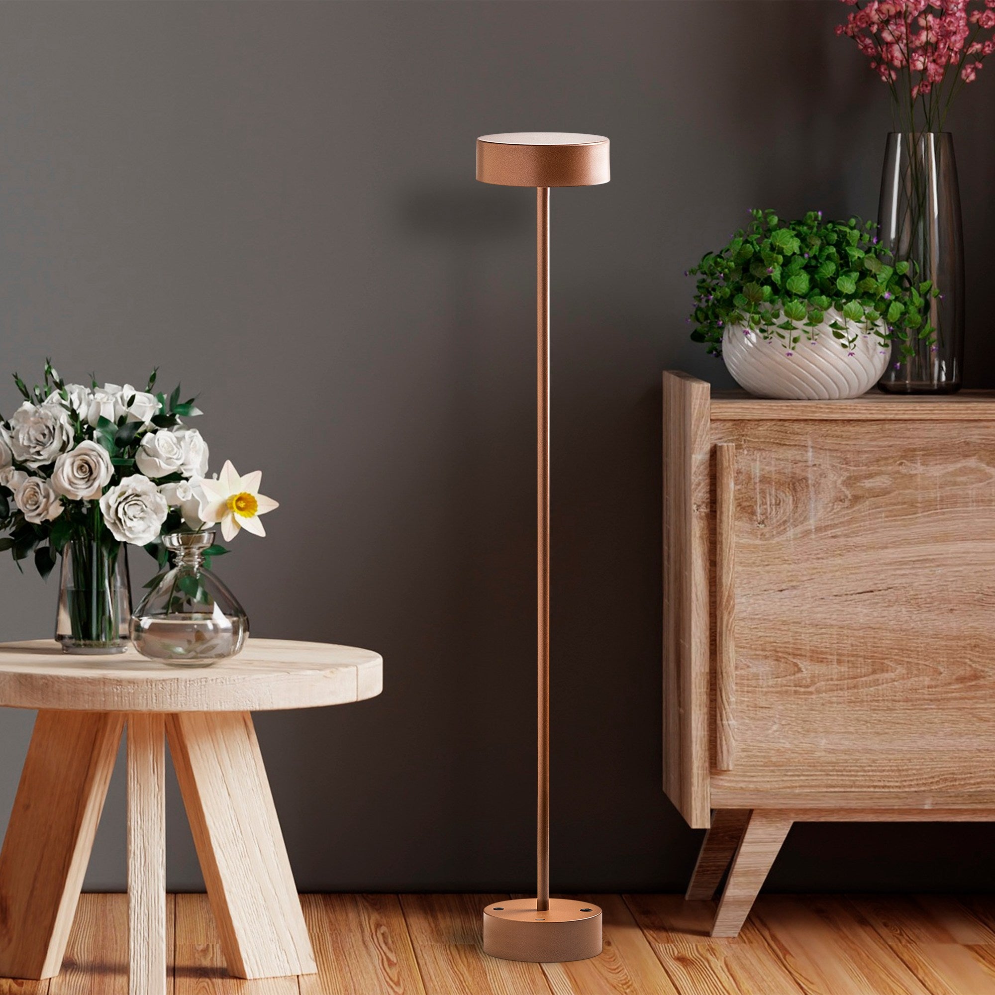 Candeeiro de Pé elegante em cobre, 111 cm de altura, 16 cm de diâmetro | Corpo em metal, LED 5W 3000K, duração de luz de 8 horas | Perfeita para ambientes modernos