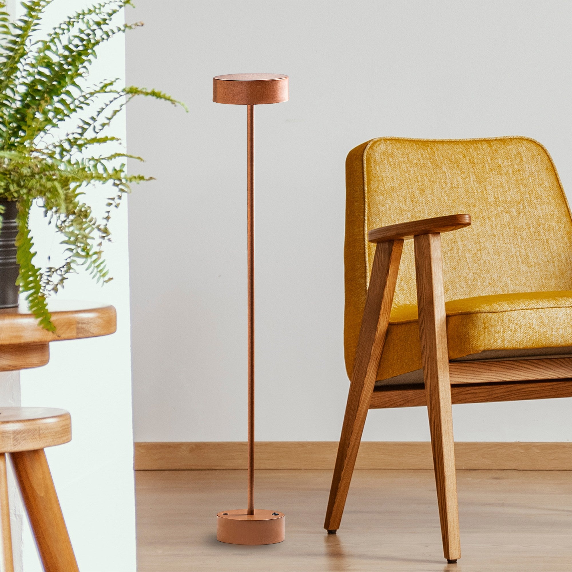 Candeeiro de Pé elegante em cobre, 111 cm de altura, 16 cm de diâmetro | Corpo em metal, LED 5W 3000K, duração de luz de 8 horas | Perfeita para ambientes modernos