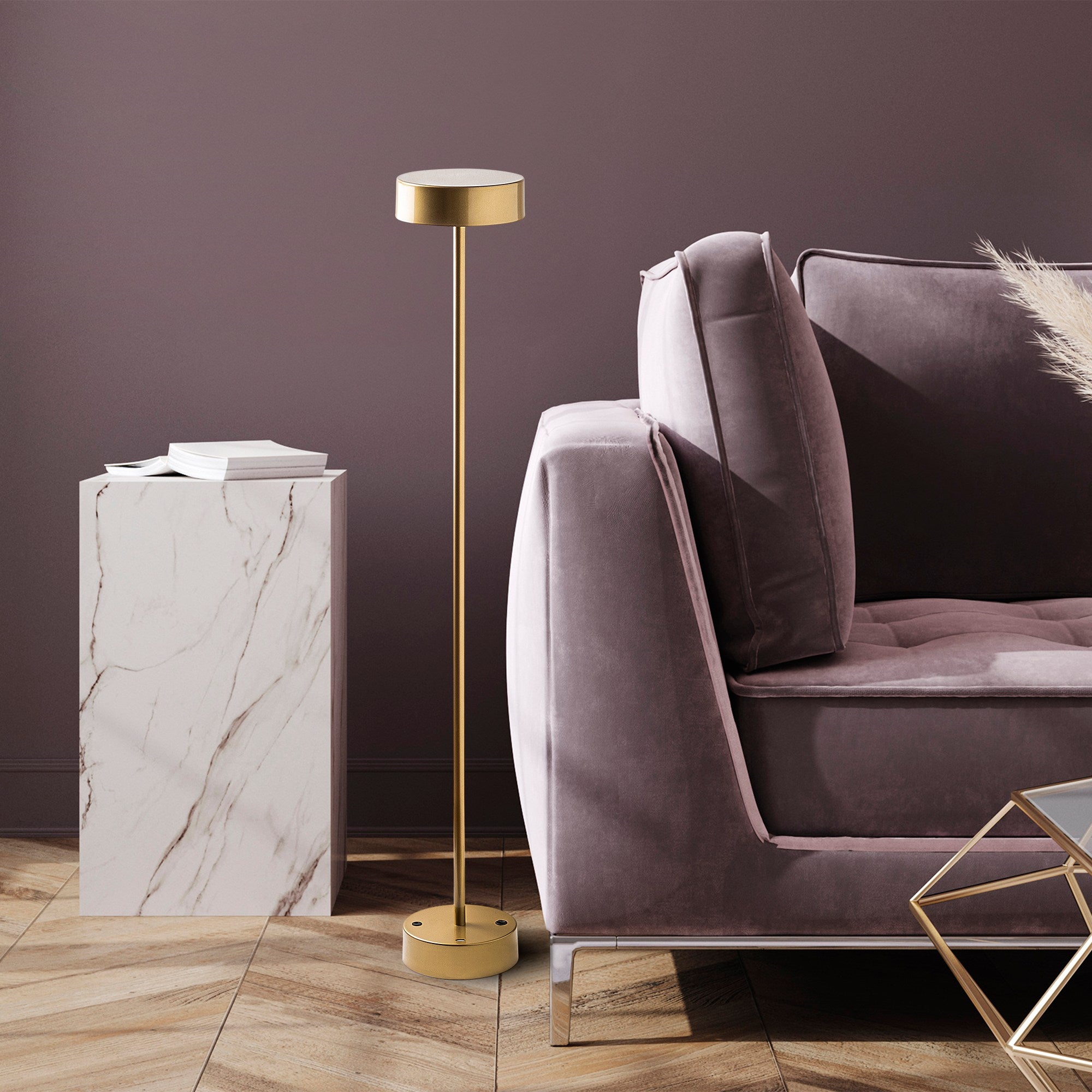 Candeeiro de Pé elegante dourada, corpo de metal, 111 cm de altura, 16 cm de diâmetro, 80 CRI, LED 5W 3000K, duração de luz de 8 horas, perfeita para decoração moderna