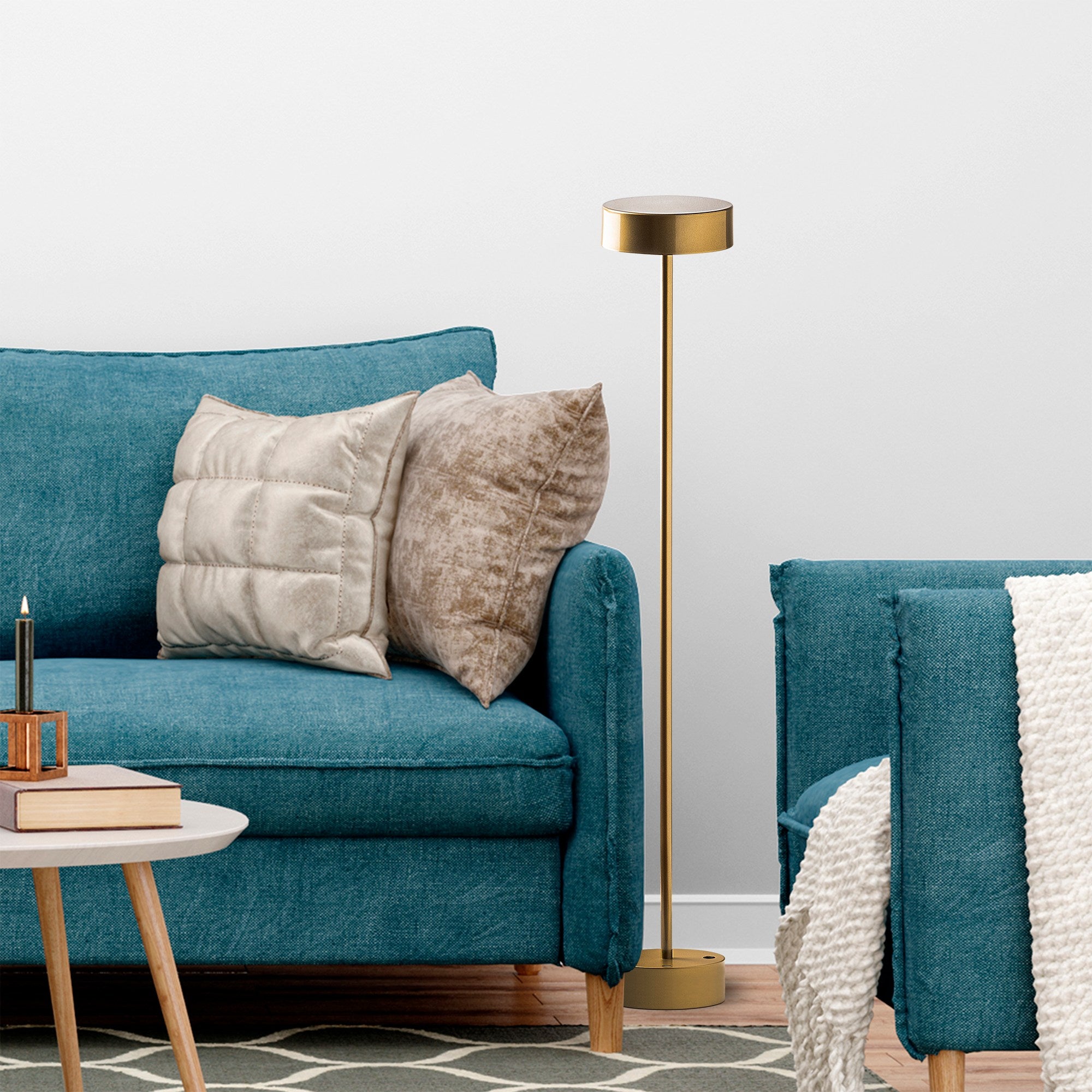 Candeeiro de Pé elegante dourada, corpo de metal, 111 cm de altura, 16 cm de diâmetro, 80 CRI, LED 5W 3000K, duração de luz de 8 horas, perfeita para decoração moderna