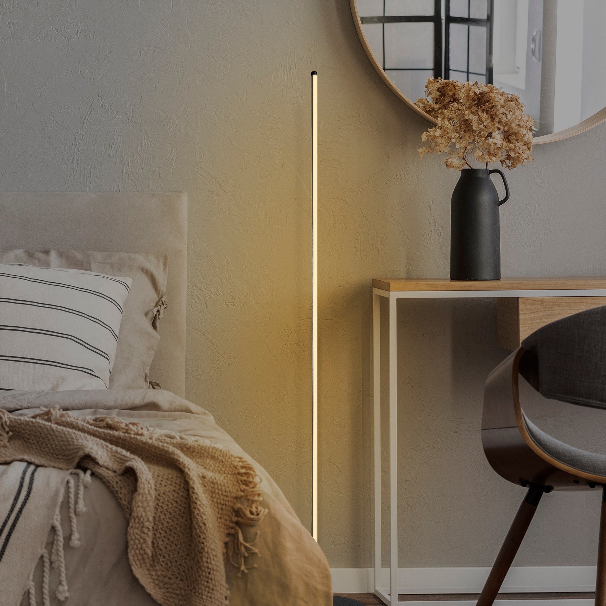 Candeeiro de Pé Elegante Preta, Corpo de Metal, 153 cm de Altura, Base de 30 cm, LED de 36 W, Luz Quente de 3000 K | Perfeita para Salas de Estar e Quartos Modernos