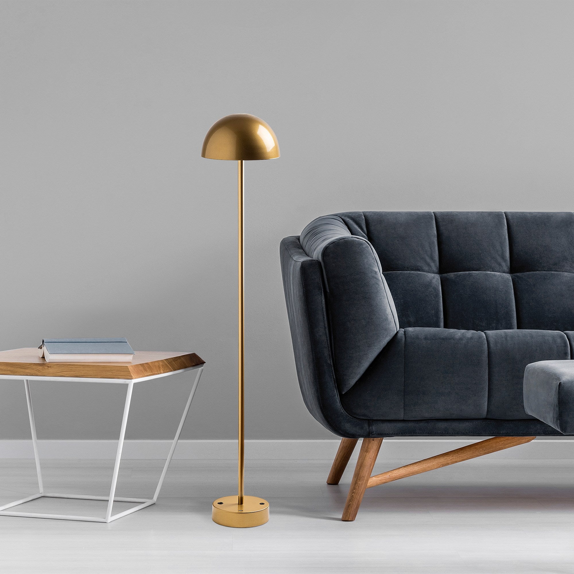 Candeeiro de Pé dourada elegante, corpo de metal, 115 cm de altura, 20 cm de diâmetro, 80 CRI, LED de 5 W, bateria com duração de 8 horas, perfeita para decoração e ambiente modernos