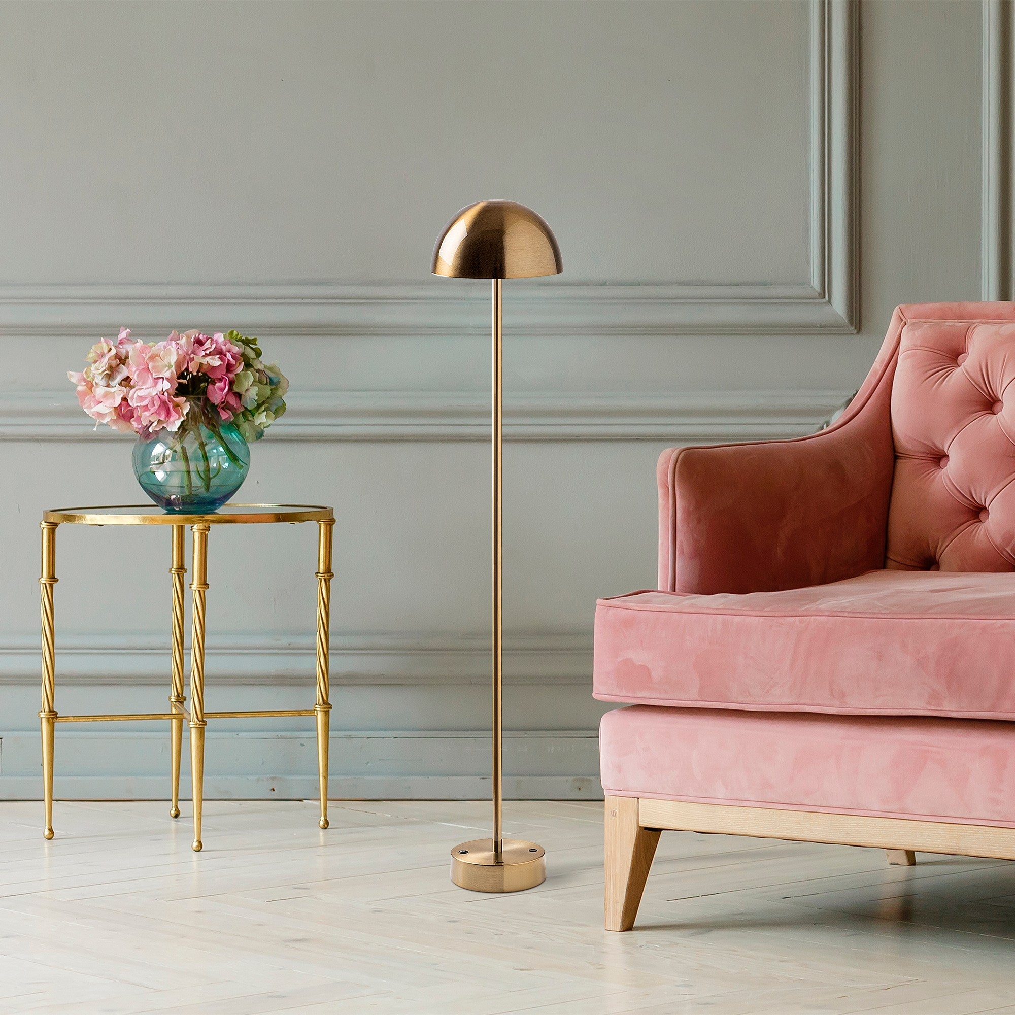 Candeeiro de Pé dourada elegante, corpo de metal, 115 cm de altura, 20 cm de diâmetro, 80 CRI, LED de 5 W, bateria com duração de 8 horas, perfeita para decoração e ambiente modernos