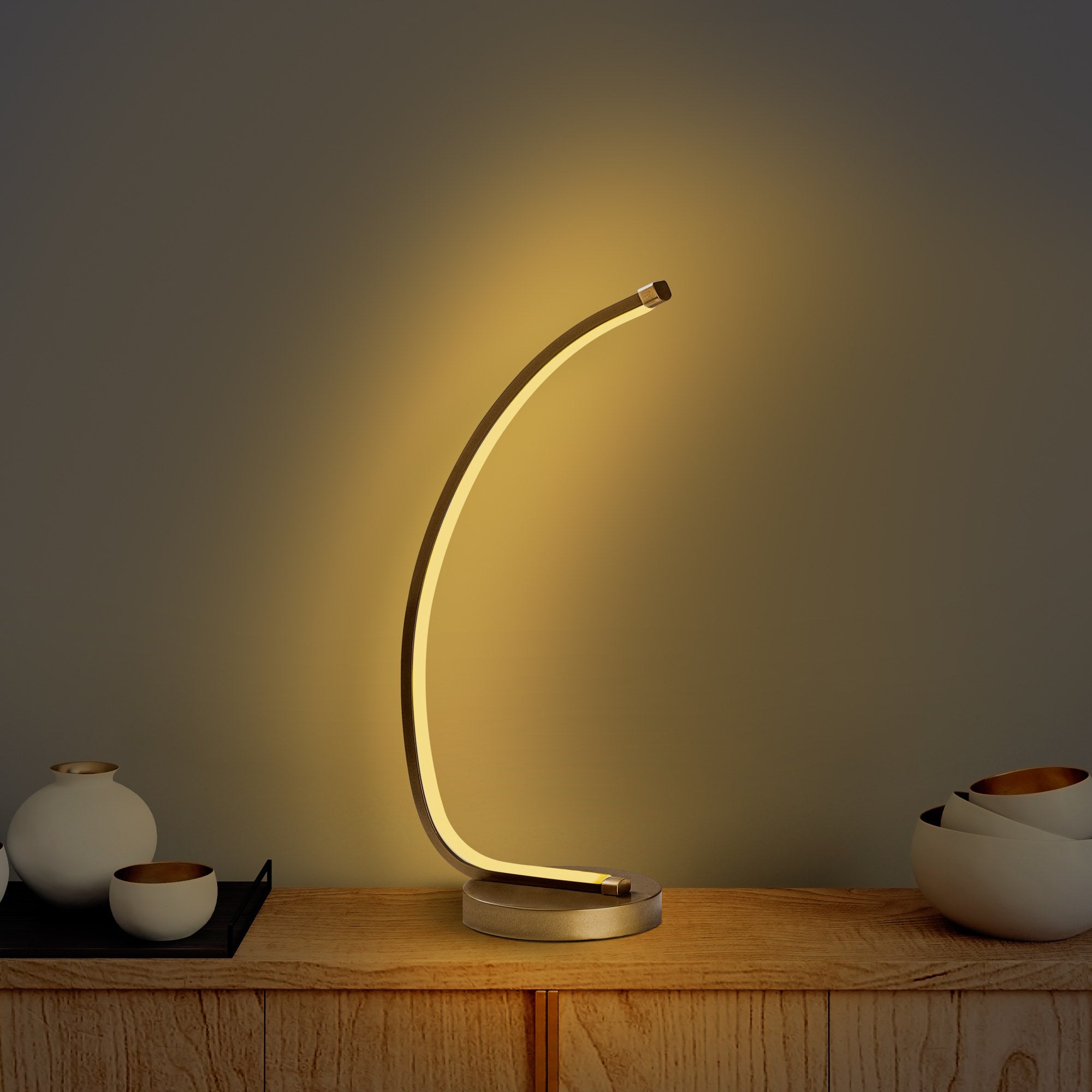Candeeiro de Mesa Elegante Dourada, Corpo em Metal, 18 x 43 x 13 cm | LED 12W, 3000K, 80 CRI | Iluminação Elegante para Casa e Escritório, Interruptor Liga/Desliga, Cabo de 200 cm