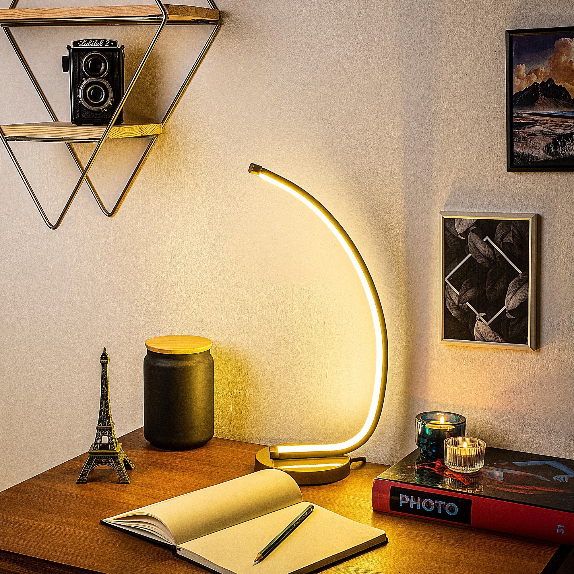Candeeiro de Mesa Elegante Dourada, Corpo em Metal, 18 x 43 x 13 cm | LED 12W, 3000K, 80 CRI | Iluminação Elegante para Casa e Escritório, Interruptor Liga/Desliga, Cabo de 200 cm