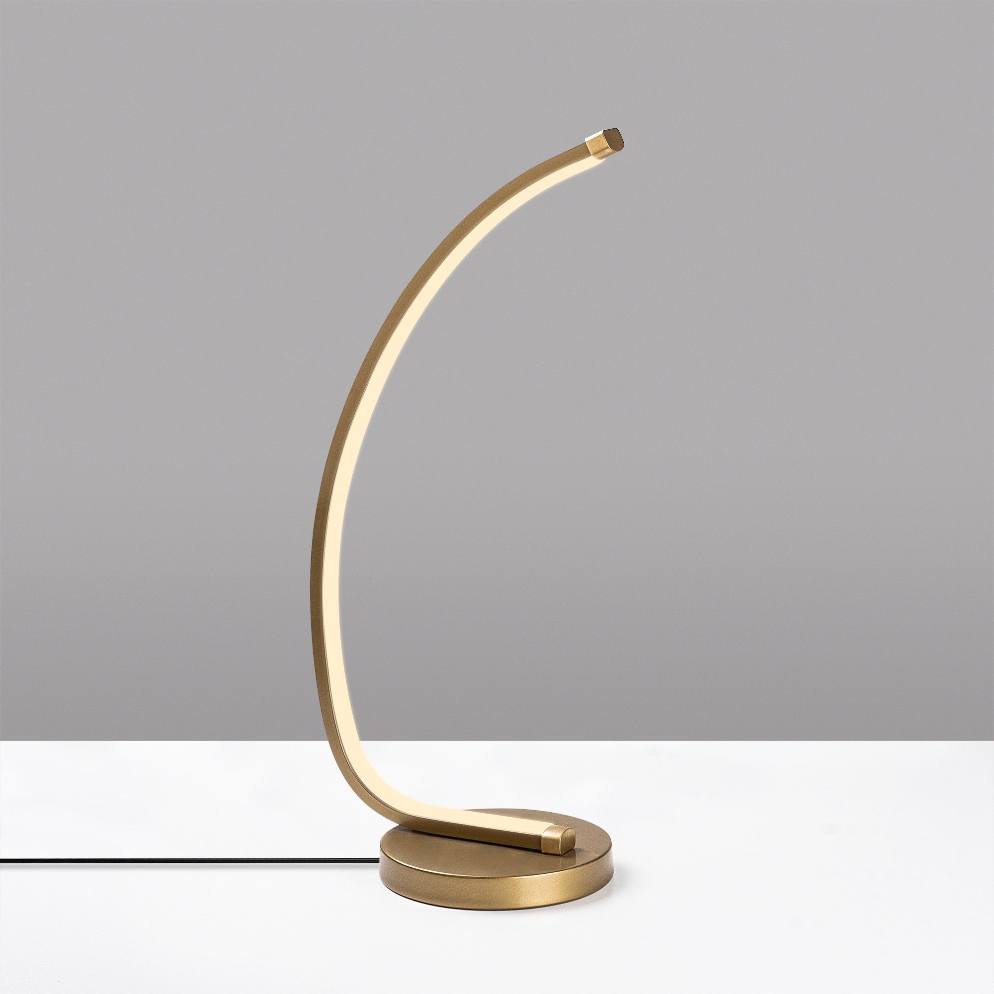 Candeeiro de Mesa Elegante Dourada, Corpo em Metal, 18 x 43 x 13 cm | LED 12W, 3000K, 80 CRI | Iluminação Elegante para Casa e Escritório, Interruptor Liga/Desliga, Cabo de 200 cm