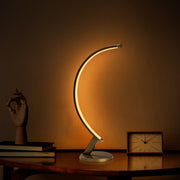Candeeiro de Mesa Elegante Dourada, Corpo em Metal, 47 cm de Altura, Base de 13 cm, Cabo de 200 cm, IRC de 80, LED 12W 3000K | Ideal para Decoração e Iluminação Moderna