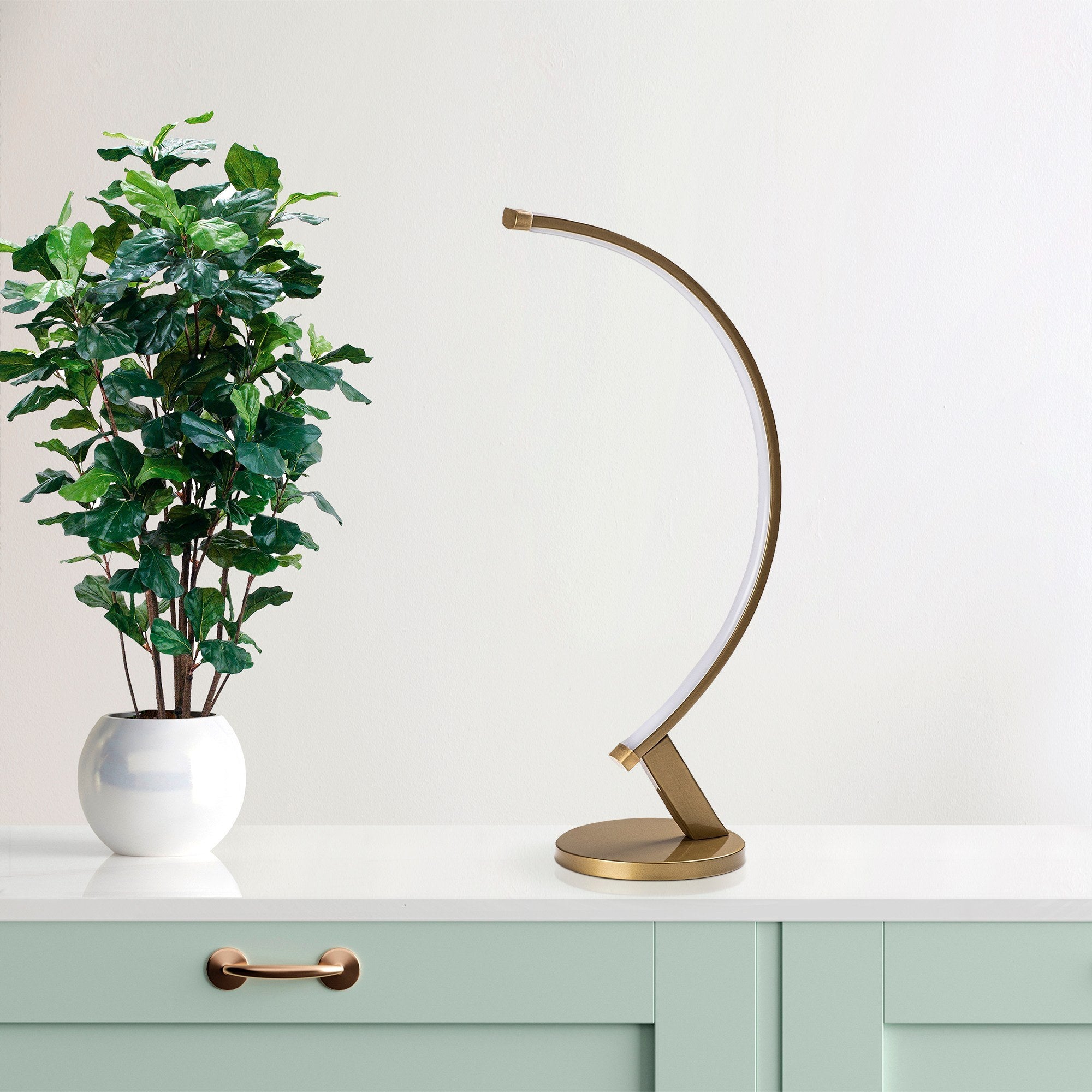Candeeiro de Mesa Elegante Dourada, Corpo em Metal, 47 cm de Altura, Base de 13 cm, Cabo de 200 cm, IRC de 80, LED 12W 3000K | Ideal para Decoração e Iluminação Moderna